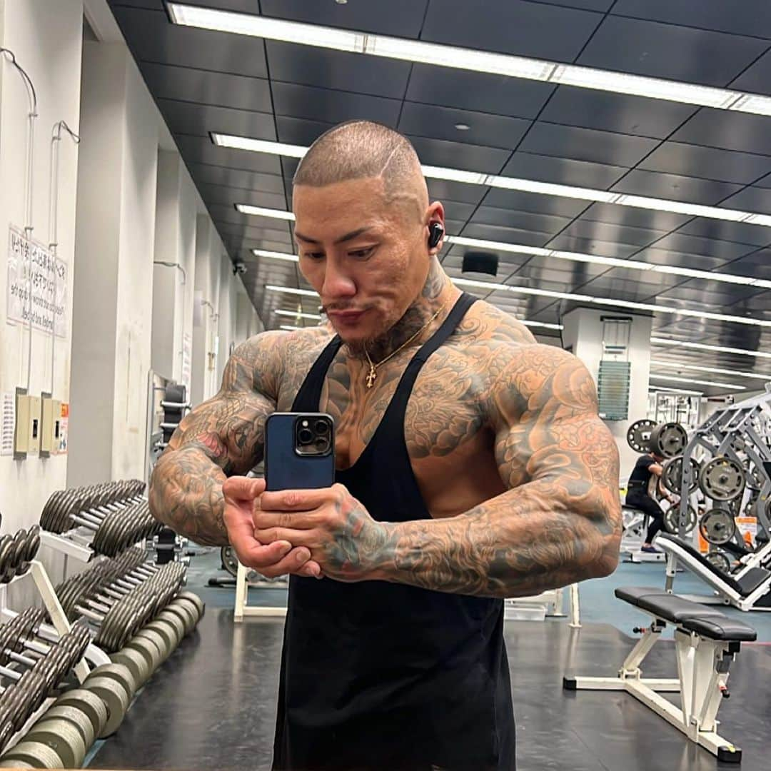 中村直輝さんのインスタグラム写真 - (中村直輝Instagram)「#bodybuilding#physique#tattoo#japanesetattoo  あと1週間🔥🔥🔥」11月16日 21時09分 - _naokinakamura_