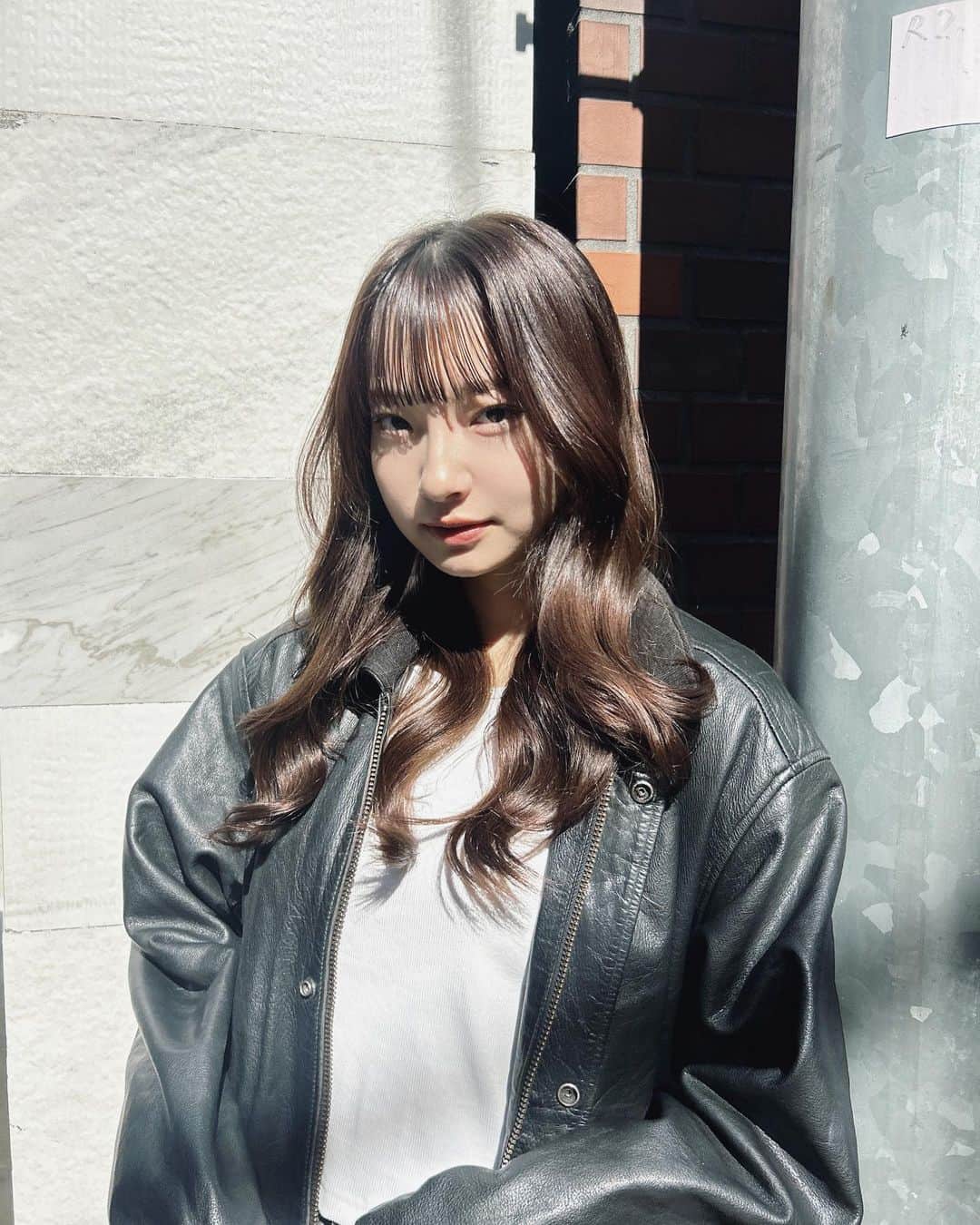 里仲菜月のインスタグラム：「天気がいいと外で写真撮りたくなる☀︎」