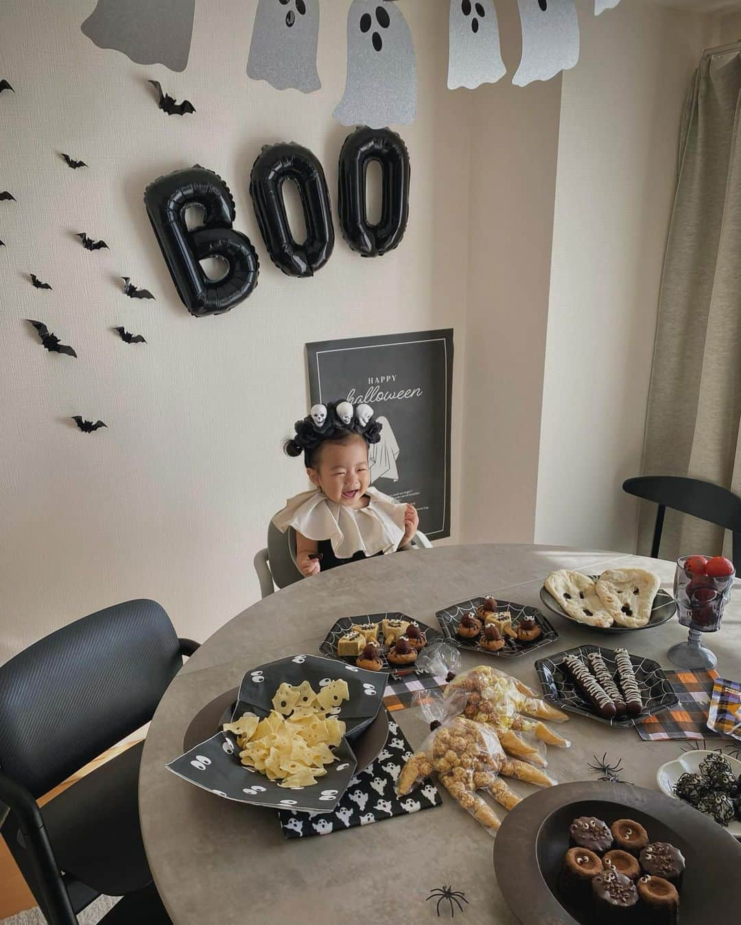 鬼辻麻衣さんのインスタグラム写真 - (鬼辻麻衣Instagram)「👻  思い出に、、🎃  子供ができてから色んなイベントが楽しい🫶 次はクリスマス🎄 また大集合楽しみ〜🎅  #ハロウィンパーティー　#halloween」11月16日 21時21分 - kitsumai