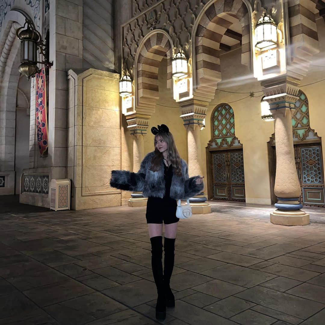 高畑麻優さんのインスタグラム写真 - (高畑麻優Instagram)「ディズニーぴさびさ🏰🩷  髪染めましたあ！！マツエクもしたよー！🩶」11月16日 21時15分 - 04__m.aa