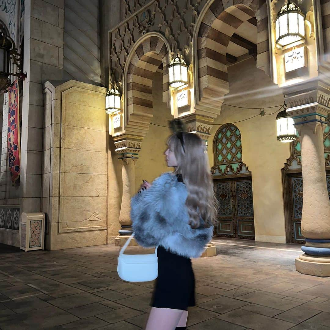 高畑麻優さんのインスタグラム写真 - (高畑麻優Instagram)「ディズニーぴさびさ🏰🩷  髪染めましたあ！！マツエクもしたよー！🩶」11月16日 21時15分 - 04__m.aa