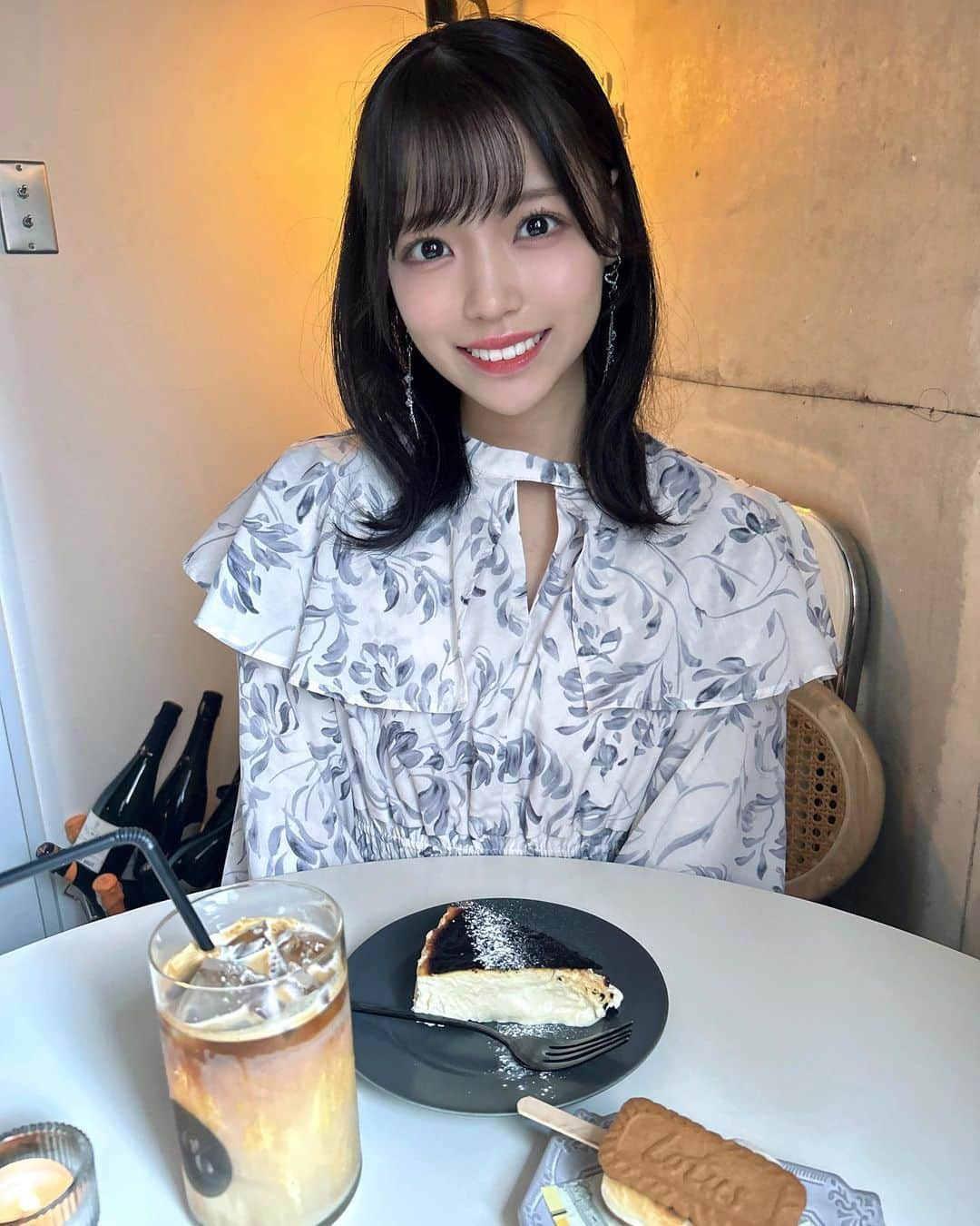 岩田陽菜さんのインスタグラム写真 - (岩田陽菜Instagram)「‎📘☕️  バスクチーズケーキとスモア ままと食べたよ~☺️ ここのホワイトモカがとっても美味しくて忘れられんっ！  #Relaypoint616」11月16日 21時16分 - hina_naso_stu48