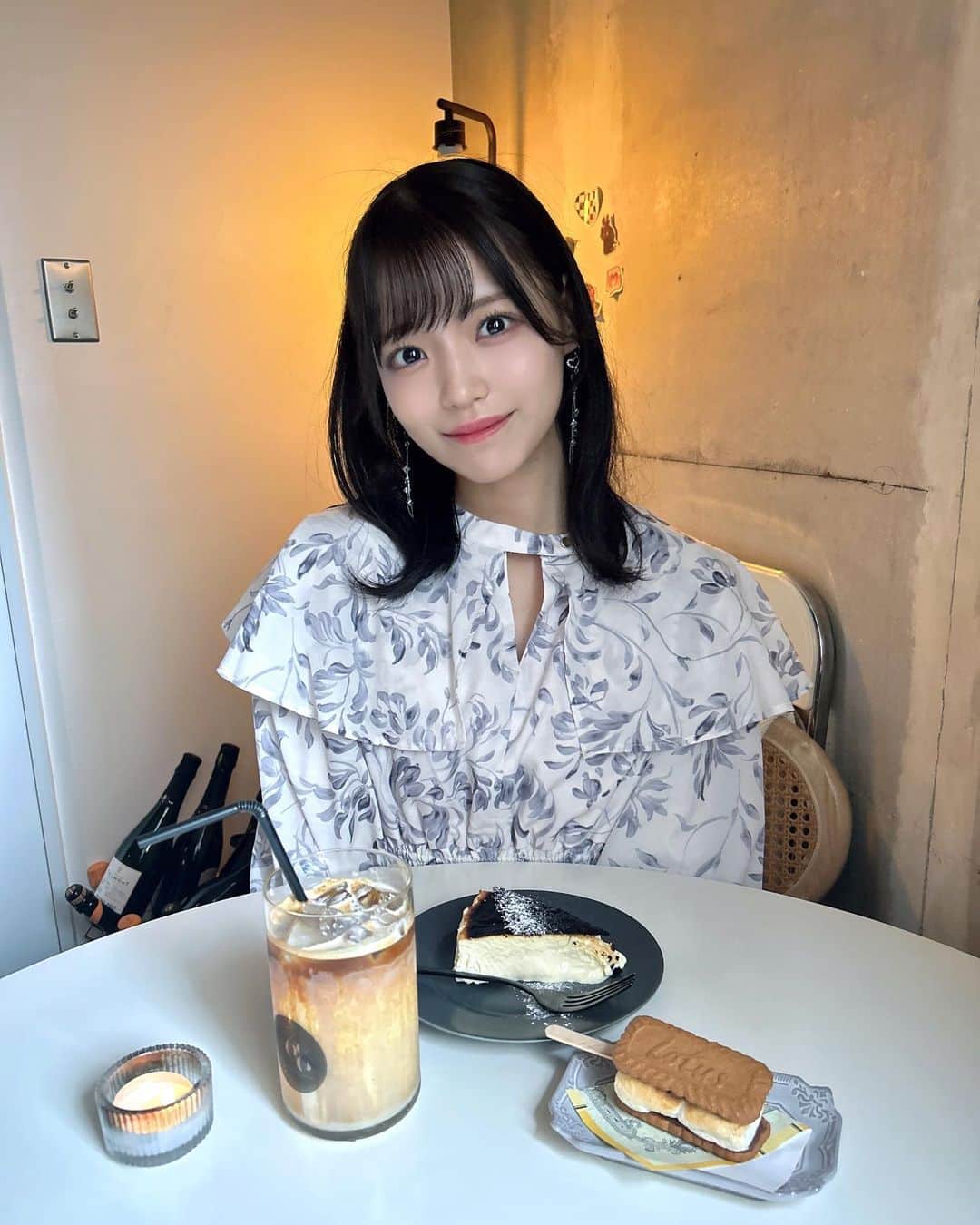 のインスタグラム：「‎📘☕️  バスクチーズケーキとスモア ままと食べたよ~☺️ ここのホワイトモカがとっても美味しくて忘れられんっ！  #Relaypoint616」