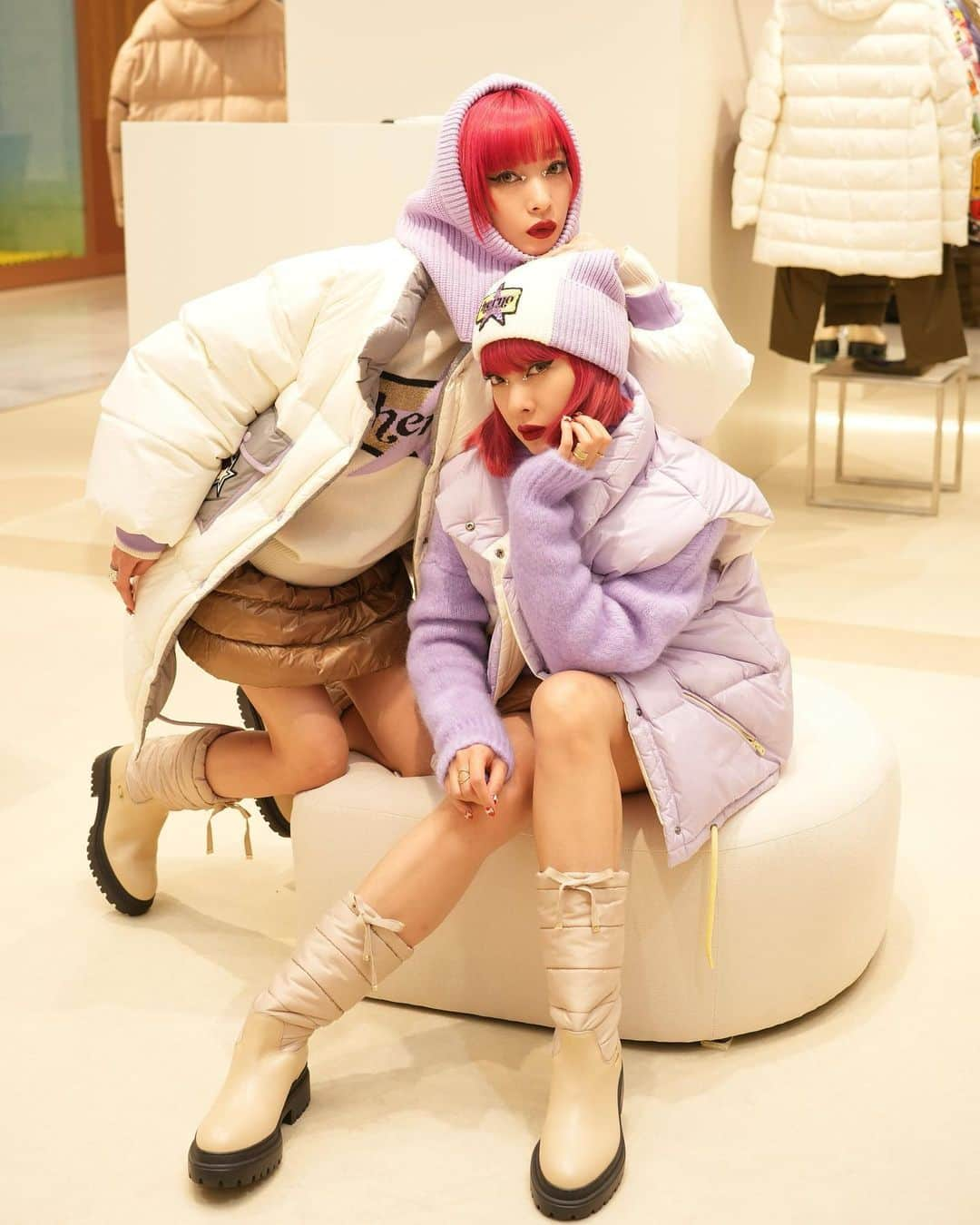 AMIさんのインスタグラム写真 - (AMIInstagram)「やっと冬がきた✌️ HOLIDAYがテーマの @herno_official の POP UP Storeへ❄️ 1980年代のアフタースキーのスタイルを再解釈したカラフルでエネルギッシュなコレクション🫶 アウターからボトムなどバリエーションも豊か。この冬のコーディネートを彩ってくれるアイテムがたくさん✨  28日まで日本橋三越本店で開催されています。是非行ってみてね❤️‍🔥  #Herno  #UrbanOuterwearCouture #PR」11月16日 21時20分 - amixxamiaya