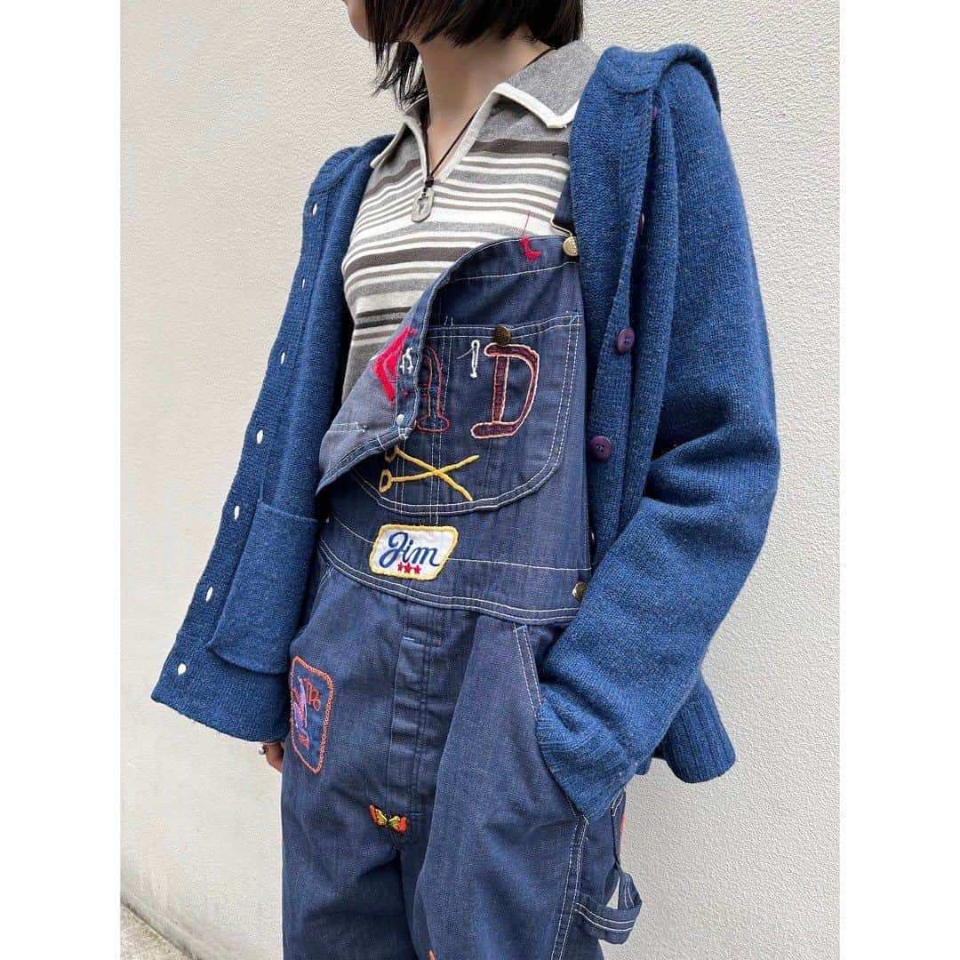 古着屋フラミンゴ下北沢店のインスタグラム：「⠀ 【 ladies coordinate 】  ㅤㅤㅤㅤㅤㅤㅤㅤㅤㅤㅤㅤㅤ#古着 #古着屋 #古着mix #東京 #下北 #下北沢古着 #フラミンゴ下北沢 #overall #cardigan #オーバーオール #カーディガン #fashion #tokyo #shimokitazawa #vintage #vintagefashion #vintageclothing #vintagestyle #usedclothing #2hand #instagood #tflers #ootd #outfit #いいね返し #优质的 #下北泽　#빈티지 #시모키타자와」