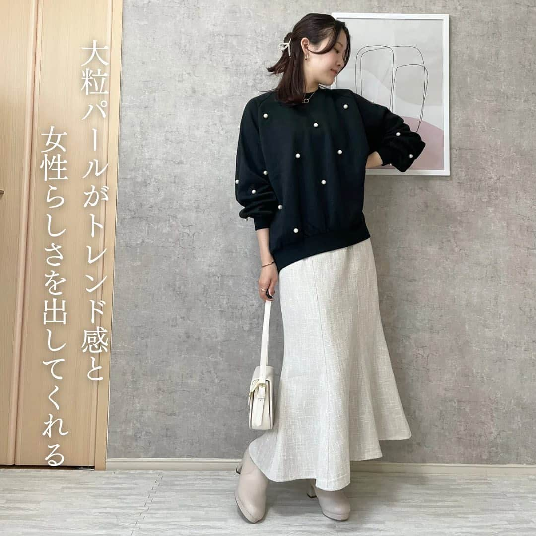 ときみつたかこさんのインスタグラム写真 - (ときみつたかこInstagram)「GRL大人可愛いスウェット購入品3点🫶  🏷️ロゴ刺繍ショート丈スウェットトップス[pm232] オフホワイト ¥1,599（税込）  🏷️裏起毛ロゴ刺繍スウェット[pm238] オフベージュ ¥1,599（税込）  🏷️パール裏起毛スウェットトップス[pm346] ブラック ¥1,999（税込）  ーーーーーーーーーー Takako : 159cm / #骨格ウェーブ / #ブルベ夏 他の投稿を見る→【@takako_tokimitsu】 ーーーーーーーーーー  #grl #grl購入品 #grlコーデ #グレイル #グレイル購入品 #グレイルコーデ  #スウェットコーデ #スウェット #大人可愛いコーデ #大人フェミニンコーデ」11月16日 21時30分 - takako_tokimitsu