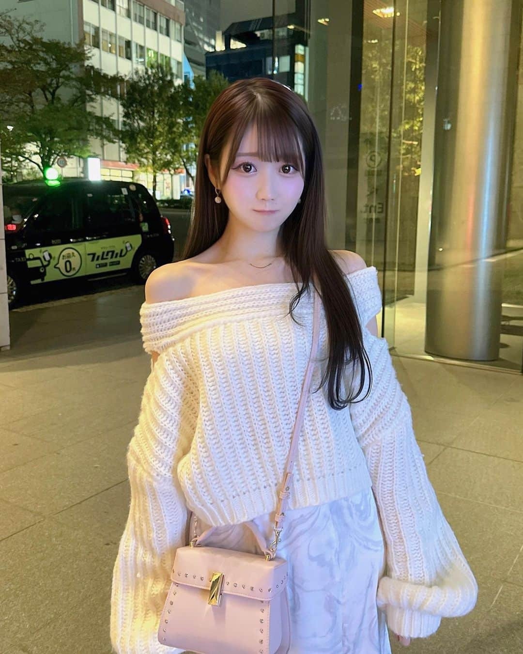 大谷映美里さんのインスタグラム写真 - (大谷映美里Instagram)「オフショルニット🫶🏻好きかなっ☺️💓」11月16日 21時39分 - otani_emiri