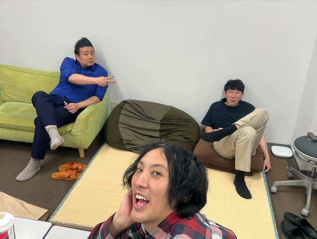 辻井亮平さんのインスタグラム写真 - (辻井亮平Instagram)「幕張にて500円ミュージカル終了！  いやぁ〜疲れたけど楽しかったなぁ〜！  こういうの久しぶりやったな！  皆さんお疲れ様でした！！  爆ノ介が作った歌カッコよかったなぁ〜！！  またやりたいっすねー！  #今日は目を瞑った瞬間寝れる #山さん」11月16日 21時39分 - aironhed_tsujii