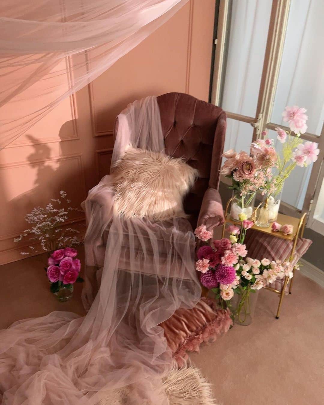 河北彩花さんのインスタグラム写真 - (河北彩花Instagram)「⁡ ⁡ この可愛い空間を作ってくれたのが スタイリストで入ってくださったJILLさん🩷 ⁡ ⁡ 私にはこういうセンスないから ほんとに凄くて感動でした🥹✨ ⁡ 天才です🩷🫶🏻 ⁡ ⁡ ⁡ ⁡ 最後に爆笑してる私を載せときます。(笑)   #sk」11月16日 21時34分 - saika_kawakita__official
