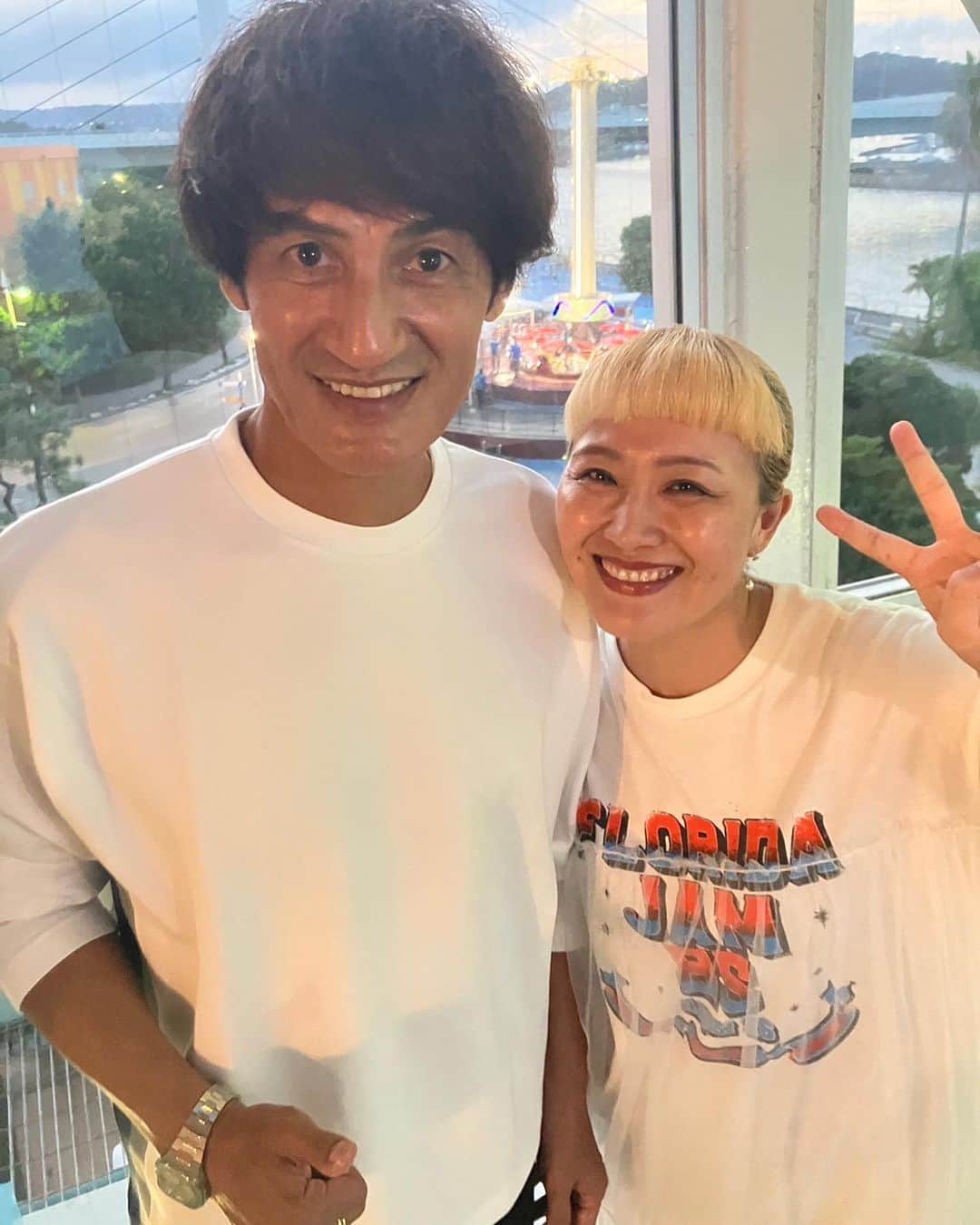 のインスタグラム：「『木7◎✖︎部』に出場させていただきました🙆‍♀️もう、まさかまさかの展開でして首がほぼ上に伸びて縮むくらい待ちましたが、とにかく本並さんが私を探してくれるだけで気持ちが嬉しくて、お仕事なのにお仕事じゃないような感覚になり昔のことデートの場所、キスした場所、色々と思い出しながらいたら涙が出そうでした。 私が本気でおとされたアソコ❤️ 1発で来れると思いきや、、、でもとにかく夫婦の絆は深まりました🌞この企画はほんと楽しい、みんなにやってほしい☺️次は私が探すほうやってみたいです🐕  #木7◎✖︎部 #一筆啓上部 #本多さん #昔はみんな律儀に紙だけで待ち合わせ #難しいよね #でも絆は深まる #探してくれてありがとう #今度は三人で八景島行こう #いい意味で #インスタバエ」