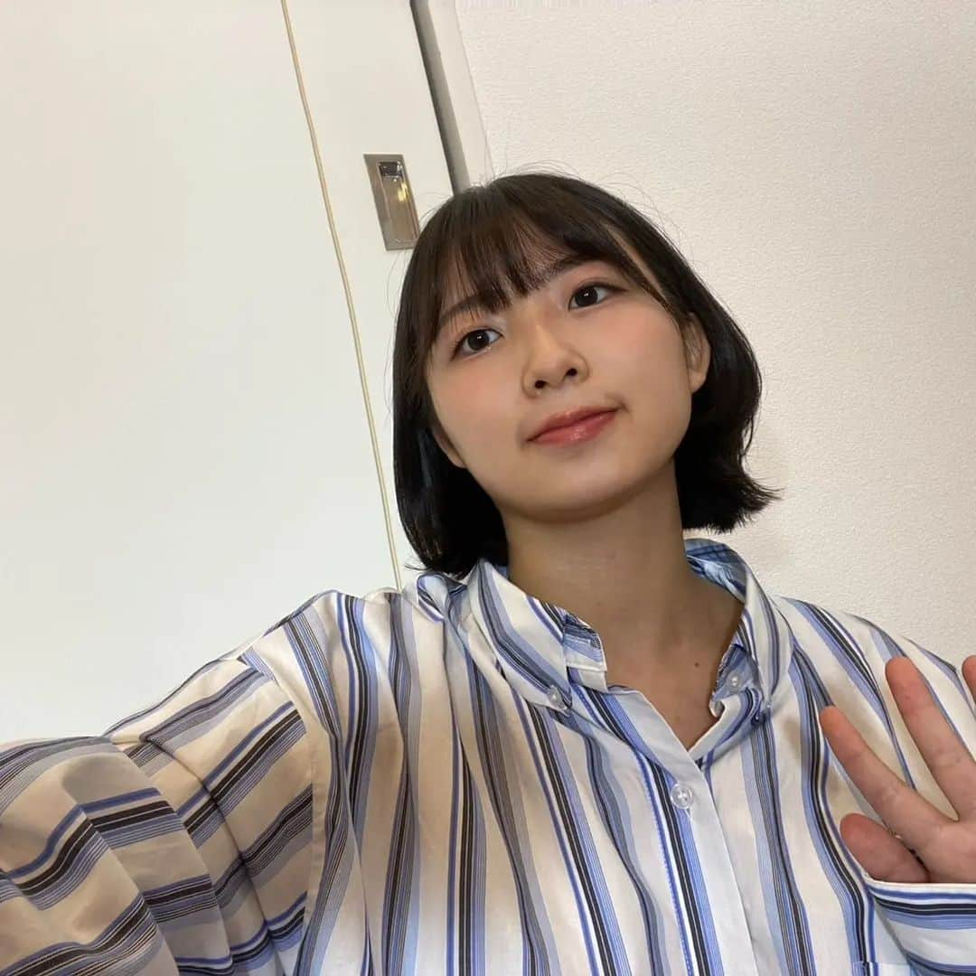 Juice=Juiceのインスタグラム：「おやすみ🌙 私、今から寝る みんなはいつ寝るの  #juicejuice #有澤一華 #眠い #髪の毛 #切った #実は」