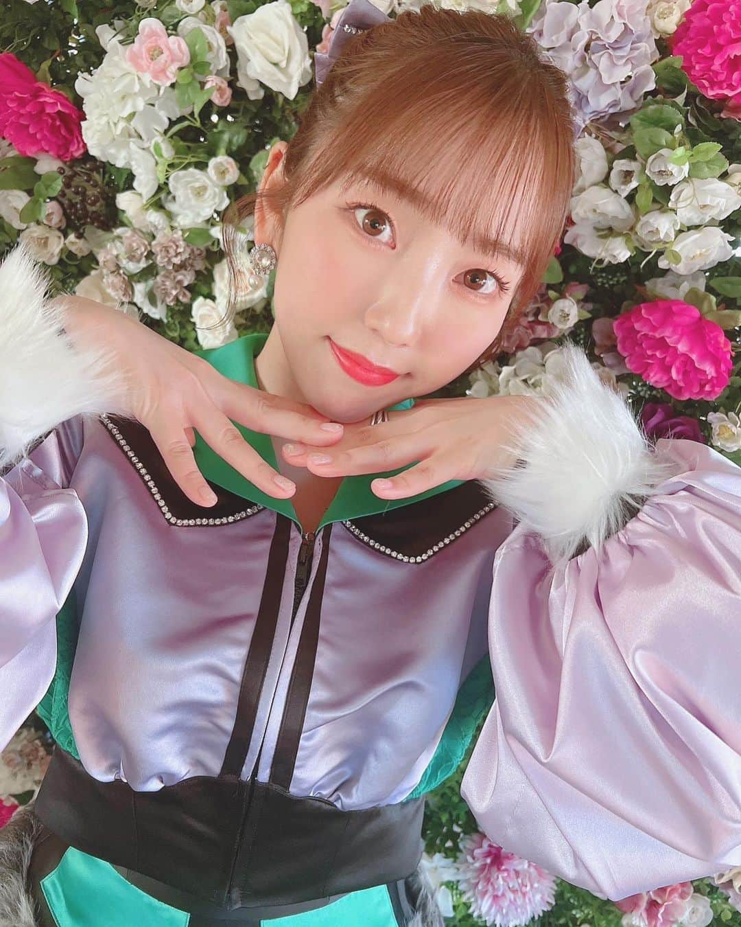 木下望のインスタグラム：「・ ・ 新しい衣装🤍💚💜🖤」