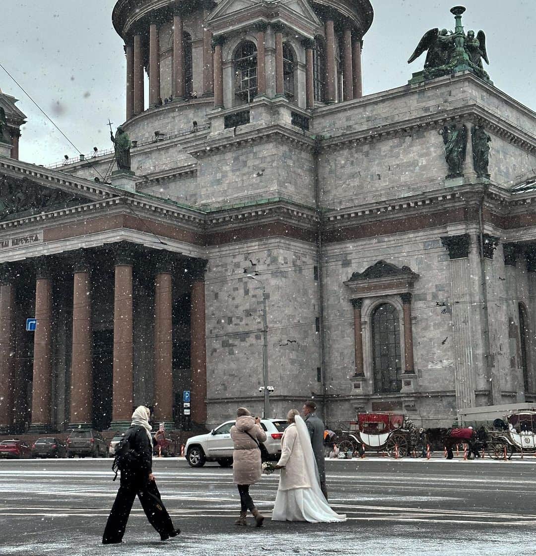エレーナ・エレミナさんのインスタグラム写真 - (エレーナ・エレミナInstagram)「Петербург 🤍 готовится к зиме. Я вдохновляюсь и двигаюсь по жизни ахах」11月16日 21時41分 - heleneremina