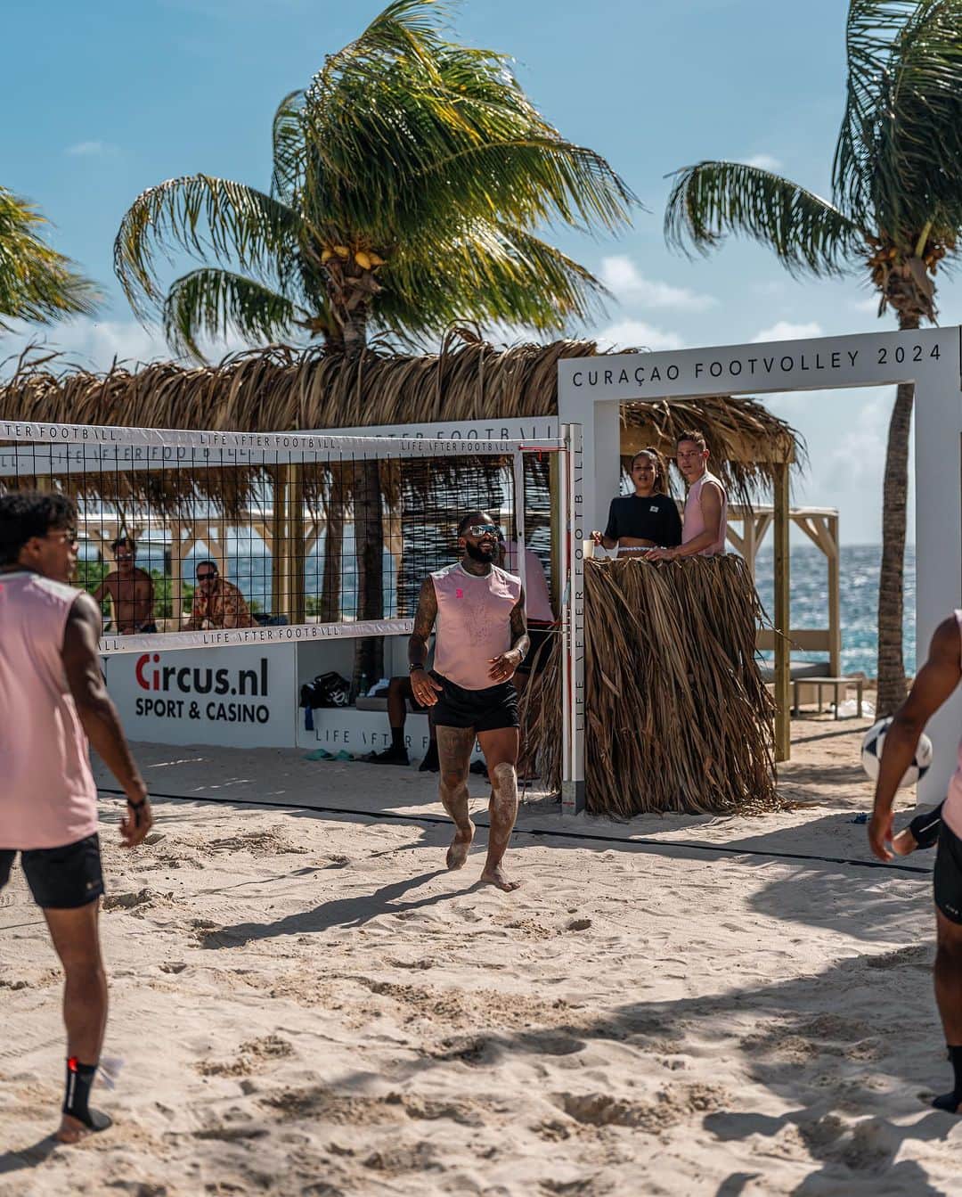 イェレマイン・レンスさんのインスタグラム写真 - (イェレマイン・レンスInstagram)「Day 2 at beach footvolley2023⚽️☀️🌴#lifeafterfootball #footvolley2023 # Curaçao」11月16日 21時43分 - jeremain