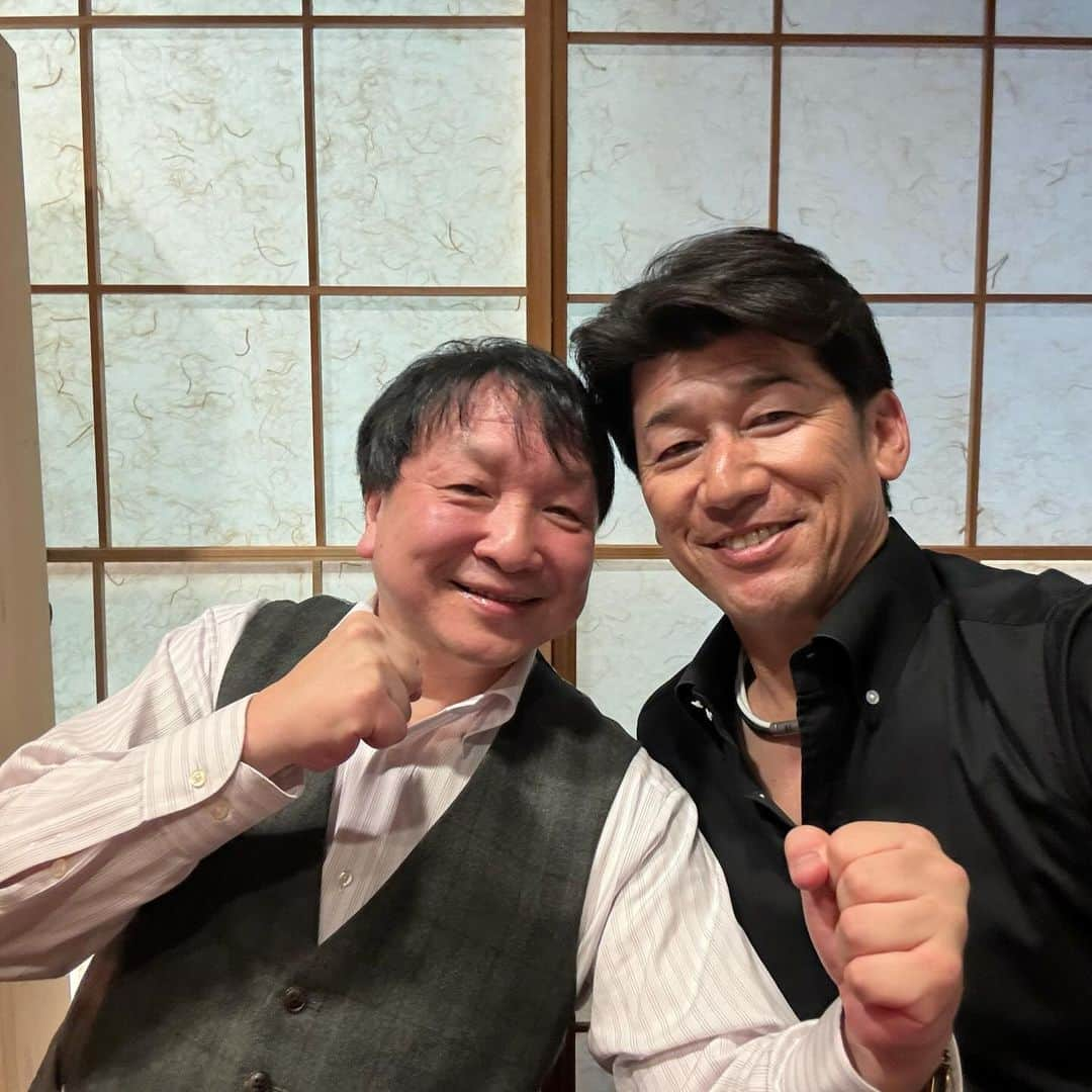 三浦大輔のインスタグラム：「.  世界の  大橋会長と  会食！  ヨ・ロ・シ・ク！！  #大橋ジム #大橋秀行 #会長 #ボクシング #横浜denaベイスターズ  #監督 #三浦大輔 #ヨロシク」