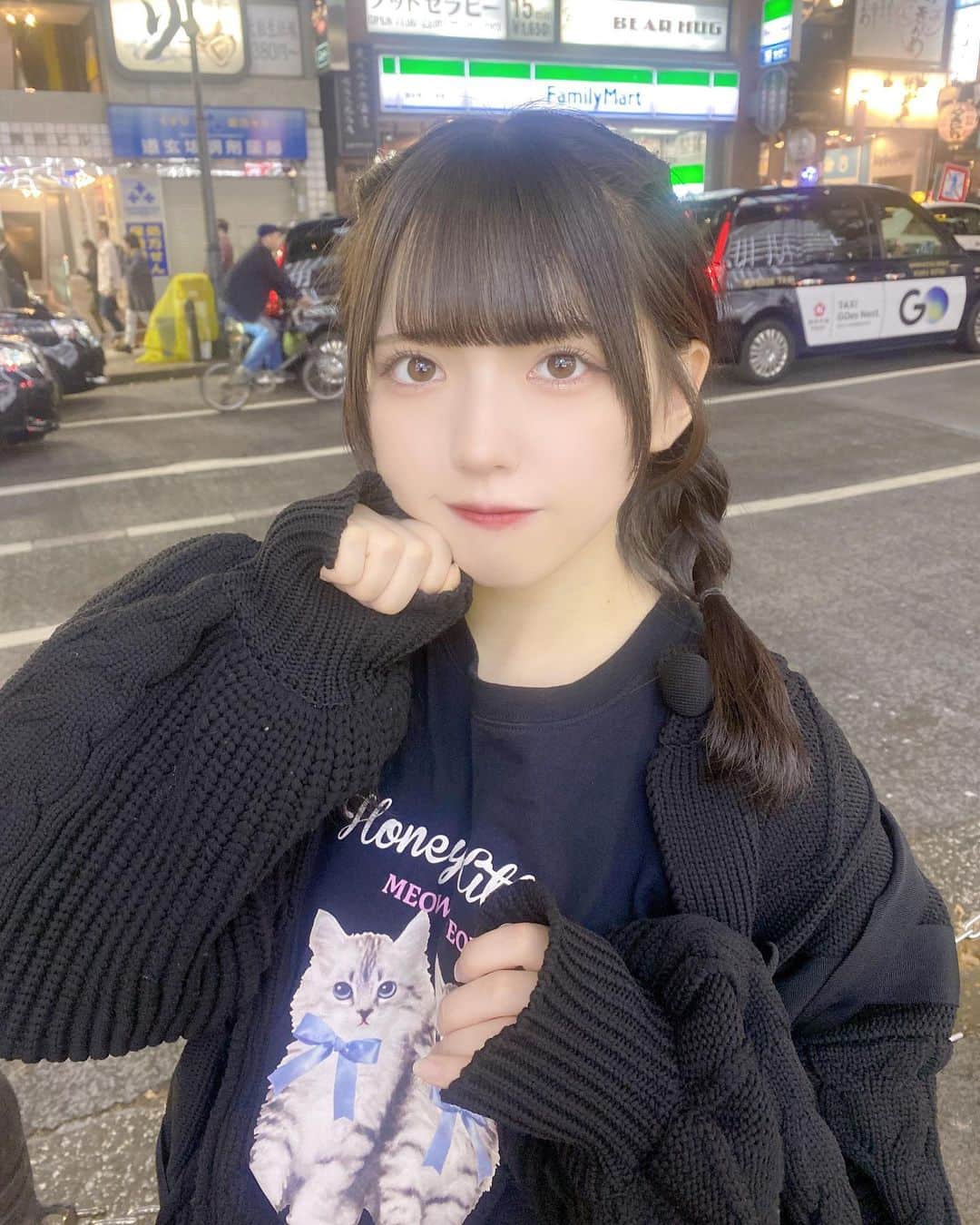 吉田芽梨奈のインスタグラム：「ねこみみみたいなおさげした、かわいいって言ってー＞ ·̫ ｑ❤︎」