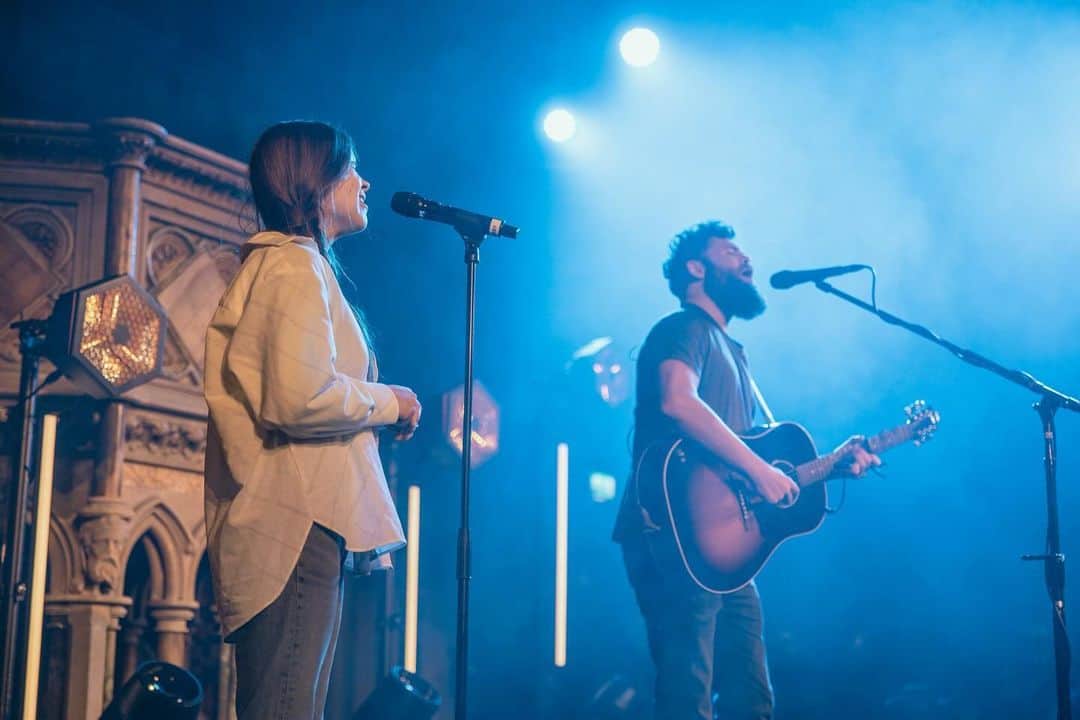 ガブリエル・アプリンのインスタグラム：「Thank you so much @passengermusic for having me and congratulations on such a special show and album. My favourite show of yours I’ve seen! I’m such a fan of you and your songs. Can’t wait for the 20th anniversary version 🤪」