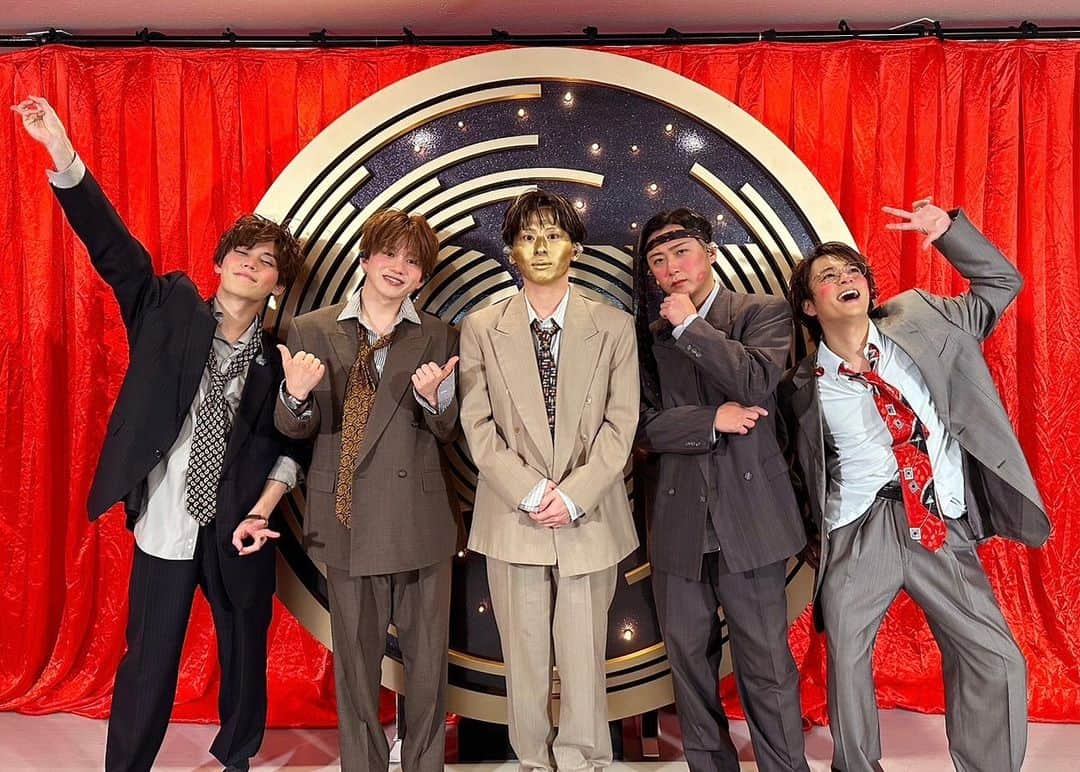 Da-iCEさんのインスタグラム写真 - (Da-iCEInstagram)「#ベストヒット歌謡祭 2023 ありがとうございました！  #工藤大輝 作詞曲「#ハイボールブギ」を 金タイツパフォーマー30名とTV初披露！！ 皆様いかがでしたか？  #和田颯 は、#D_U_N_K_ 激熱ダンスサイファーにも出演させて頂きました！  #Da_iCE」11月16日 21時47分 - da_ice_staff