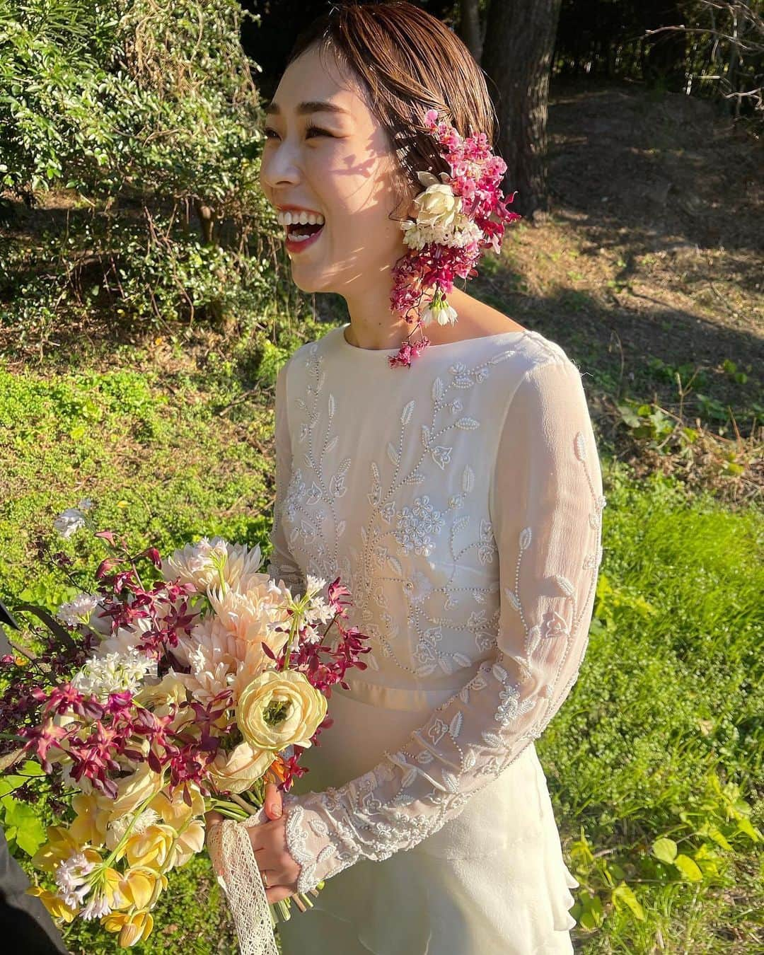 sakincho1028さんのインスタグラム写真 - (sakincho1028Instagram)「wedding photo🎗 ハッピーが溢れてた日🌼  photo produce @aki__nakayama   #sakinchohair #hairarrange#hair#arrange#hairset#ヘアアレンジ#アレンジ#ヘアセット#豊橋#美容室#豊橋美容室#結婚式#ブライダル#ヘアメイク#メイク#花嫁#前撮り#フォトウェディング#ウェディングドレス#ウェディングフォト#出張ヘアメイク#ブライダルヘア#ウェディングヘア#花嫁ヘア」11月16日 21時50分 - sakincho1028