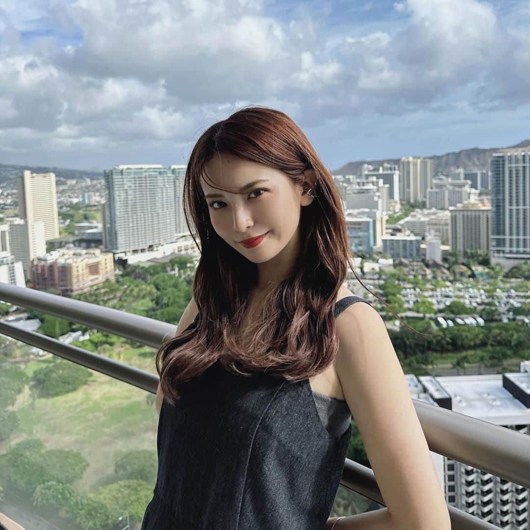 木下ひなこのインスタグラム：「日本ただいま🇯🇵  今回泊まったペントハウス ほんとに素敵だった、、、🥺🫶  載せたい写真、動画たくさんあるので 少しずつ載せていきますっ🤙🌈  #Hilton#ヒルトン#ハワイ#Hawaii#honolulu#旅行#ハワイ旅行#家族旅行」