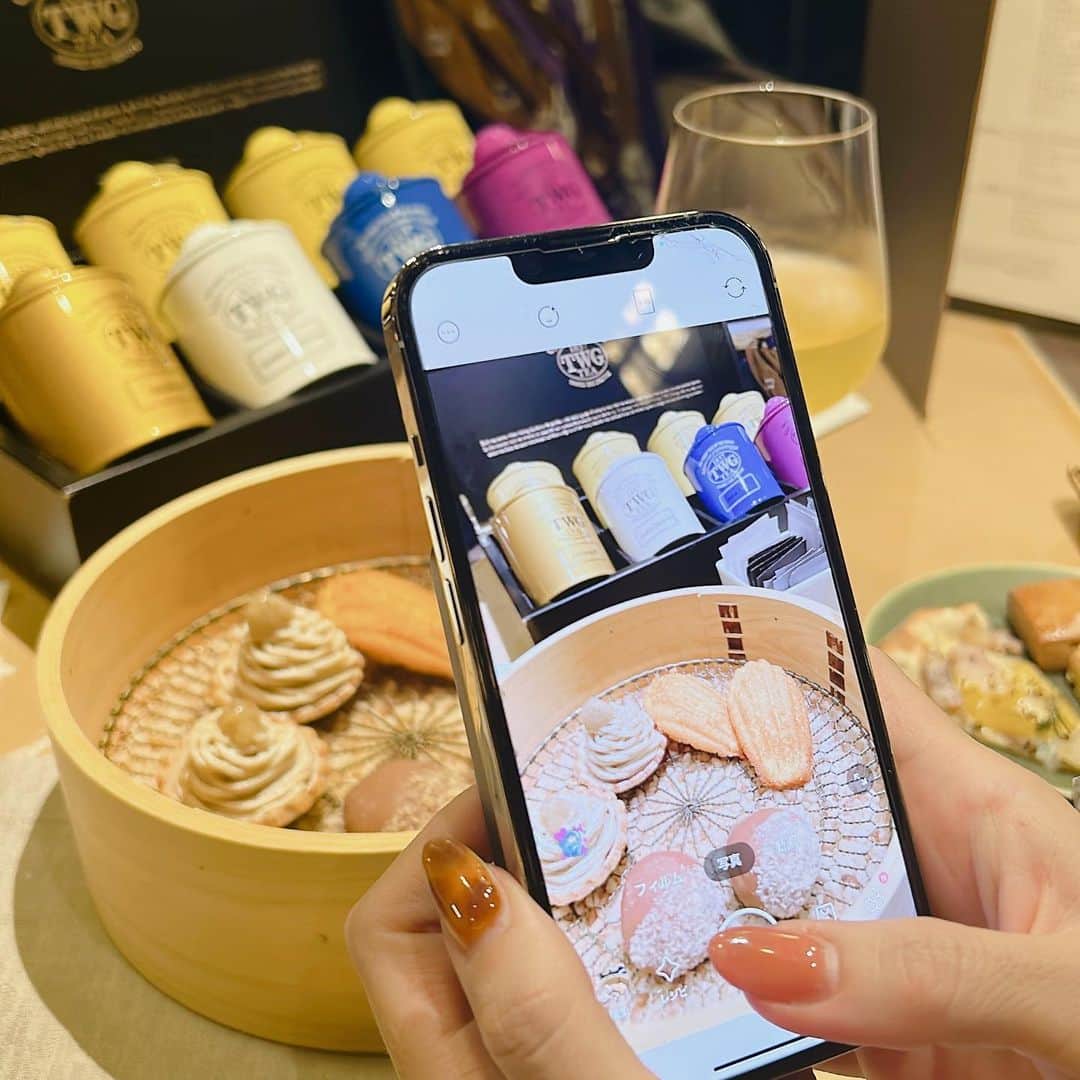 SPARAさんのインスタグラム写真 - (SPARAInstagram)「HOTEL THE MITSUI KYOTO @hotel_the_mitsui_kyoto   美食の宝庫京丹波の京丹波栗をふんだんに使った秋のアフタヌーンティー コース＋フリーフロー7,700円 Menu ■セイボリー（6種） 京丹波栗と柚子味噌のブリュレ 京丹波町産シメジとトリュフのアランチーニ 京丹波栗と京丹波産豚バラ肉パンチェッタのキッシュ 京丹波黒豆のポタージュ 丹波ワインのコック・オ・ヴァン　ポレンタ 京丹波栗とゴルゴンゾーラのピザ  ■スイーツ（7 種） 京丹波栗のモンブラン 京丹波栗のムース 京丹波栗の花の蜂蜜マドレーヌ 洋梨のパヴロヴァ　丹波ワイン ほうじ茶のボンボンショコラ キャラメルと林檎のマカロン 甘酒のムース　京都産いちじくソース  ■スコーン シナモンとレーズン 栗とベーコン  ■コンディメント かぼちゃのディップ 豆乳ホイップクリーム  とにかく素敵な空間 素敵なアフタヌーンティー 最高の時間を過ごせました🍁 ここはまた機会があったら是非行きたいなと思います♪ @hotel_the_mitsui_kyoto   雨だったけど、それでも最高の日帰り旅だったね♪ @maigallery_official   また京都行こうね〜♡」11月16日 21時54分 - spara_aco