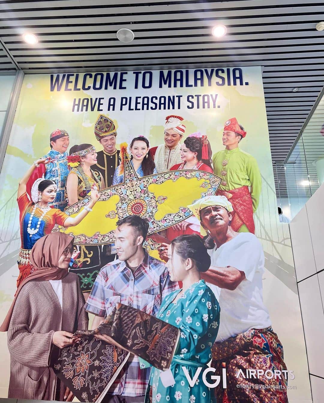 絹野志朋さんのインスタグラム写真 - (絹野志朋Instagram)「Arrived in Malaysia🇲🇾 I’ll stay here around 3 weeks For @misscosmoworld 👑  I'm really looking forward to  the wonderful MCW days ahead💗  ＿＿＿＿＿＿＿＿＿＿＿＿＿＿＿＿＿＿＿＿＿＿＿＿  🇲🇾Nov 15th ~ Dec 5th Road For @misscosmoworld   National account @misscosmoworldjapan  Organizer @japan_beauty_ambassador  National director @aya_kiyota   #MissCosmoWorld #MissCosmoWorld2023 #MissCosmoWorldJapan #BeautyPageants @missosologyjapan @missosology_org」11月16日 21時55分 - shihok0414