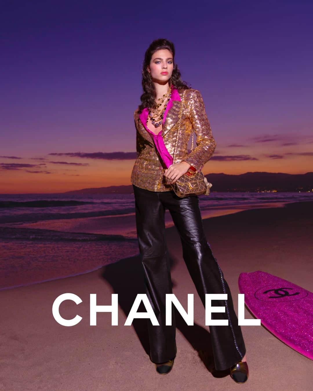 シャネルのインスタグラム：「Disco fever — from the beach to the dance floor, the rhythm of the 1970s and 1980s traverses the CHANEL Cruise 2023/24 collection.  With model Loli-Bahia, photographed by Inez & Vinoodh.   The collection is now available in boutiques.  See more at chanel.com  #CHANELCruise @InezandVinoodh @LoliBahiaa」