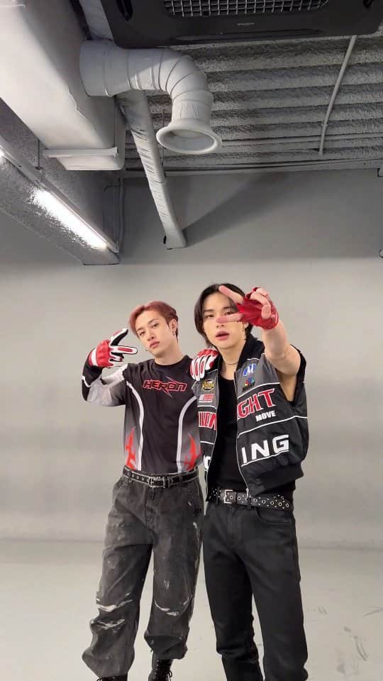 Stray Kidsのインスタグラム：「We gon’ rock🐺 rock🥟 #락챌린지 #LALALALA_Challenge   #StrayKids #스트레이키즈 #방찬 #BangChan  #현진 #Hyunjin #樂_STAR #ROCK_STAR #락 #樂 #LALALALA #StrayKidsComeback #YouMakeStrayKidsStay」