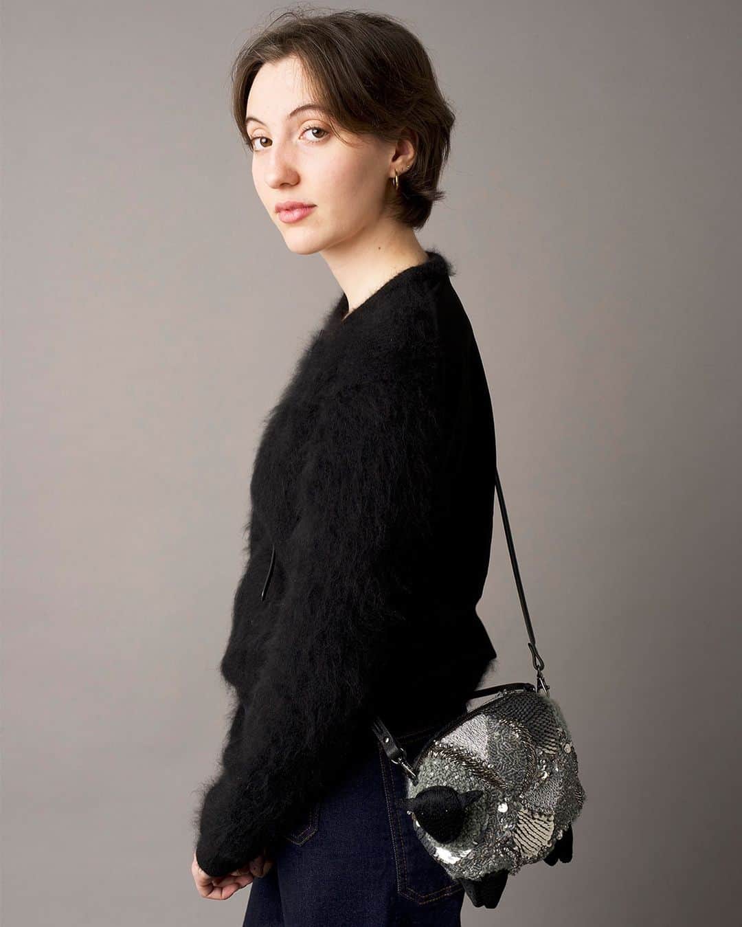 ジャマンピュエッシュさんのインスタグラム写真 - (ジャマンピュエッシュInstagram)「Baabaa bag is perfect for a chic and cozy look. #jaminpuech #embroidery #uniquebag #silversheep #fashionbag #funbag」11月16日 22時02分 - jaminpuech