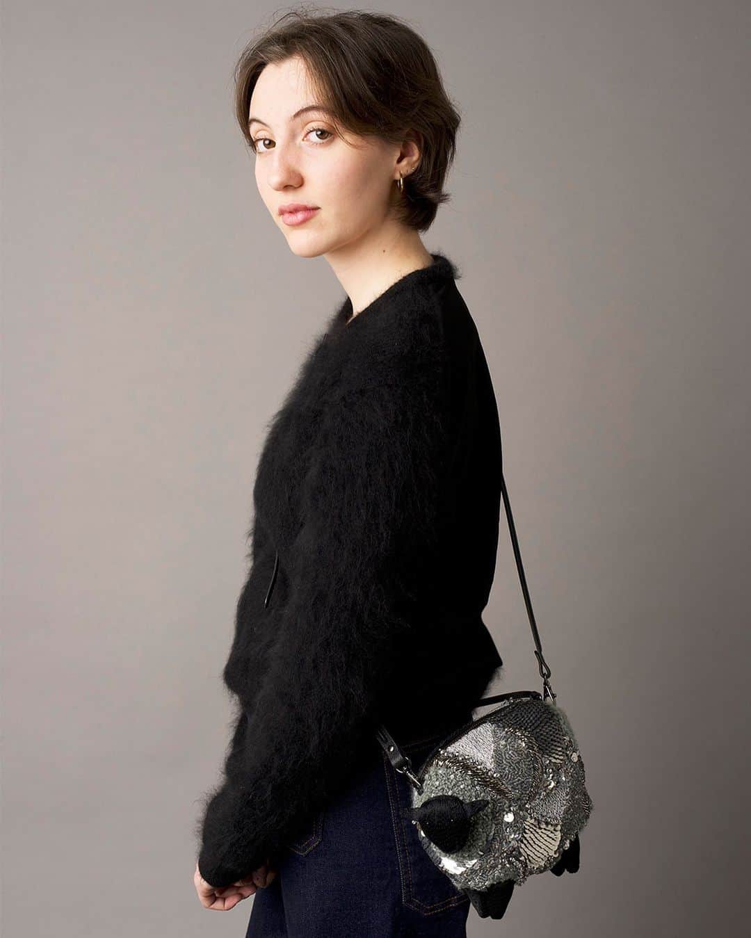 ジャマンピュエッシュのインスタグラム：「Baabaa bag is perfect for a chic and cozy look. #jaminpuech #embroidery #uniquebag #silversheep #fashionbag #funbag」