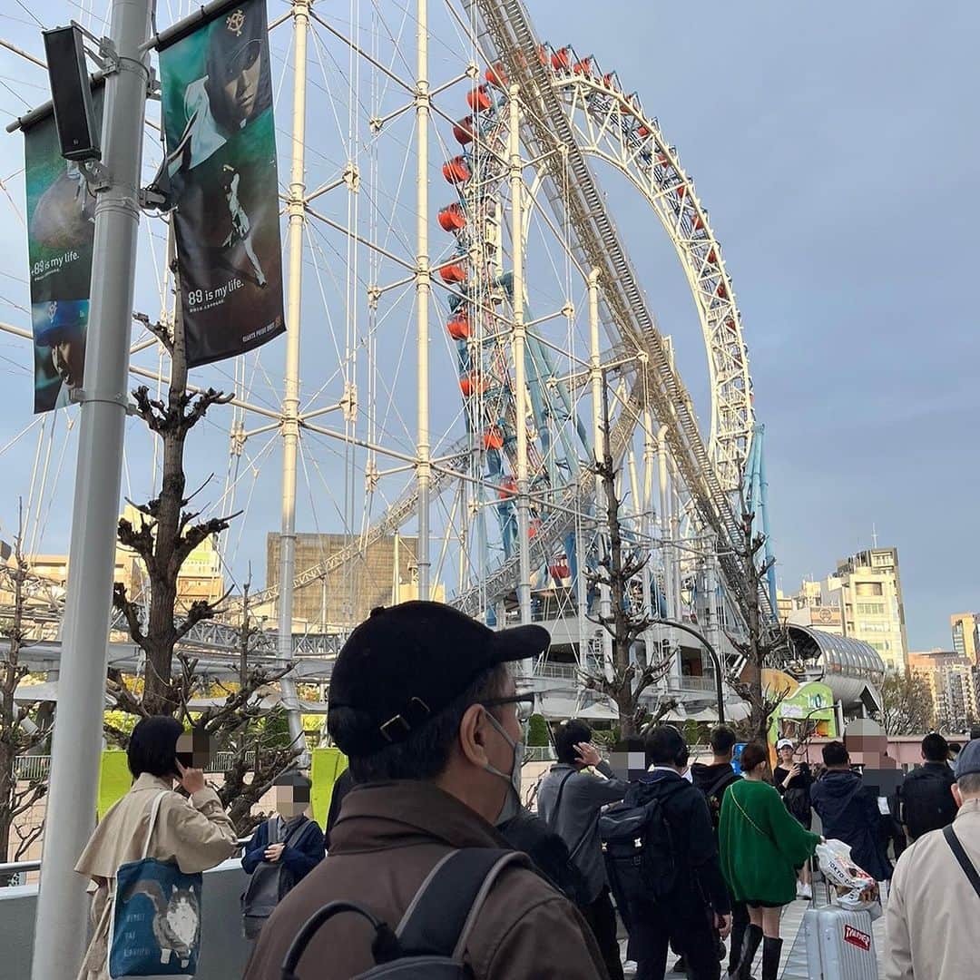白石一文のインスタグラム：「『かさなりあう人へ』（祥伝社）この物語でいちばん大切な出来事。2023年3月31日の巨人対中日開幕戦の8回裏。今年限りで巨人を去る中田翔選手がヒットを放った瞬間にその場面は生まれます。#かさなりあう人へ #野球観戦 #巨人戦 #小説の舞台」