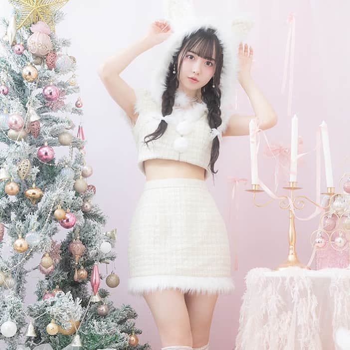 シュガーのインスタグラム：「sugarnine×LARME🎄🤍  古澤里紗＆松本ももなが着る、 可愛くて甘いサンタで視線をくぎづけ💕  * * * * * * * * * * * * * * * * * *  🔍ツイードチェックバニーサンタコスプレ No.SS090YNdzwj * * * * * * * * * * * * * * * * * *  #サンタコスチューム #コスチューム #サンタクロース #サンタコスプレ #クリスマス #クリスマスイベント #クリスマスパーティー #コスプレ #cosplay #コスプレ通販 #santaclaus #christmas #christmasparty #サンタ買うならシュガー #キャバドレス通販 #キャバ通販 #ドレス通販 #ドレスショップ」