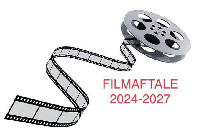 ビアギッテ・ヨート・スレンセンのインスタグラム：「I går landede filmaftalen for de kommende fire år, og jeg synes, der er virkelig mange gode elementer med! Flere penge er bestemt glædeligt, for branchen lider stadig enormt ovenpå rettighedskonflikt, inflation etc, men udover pengene hæfter jeg mig ved flere ting. Særligt glæder jeg mig over fokus på børns arbejdsvilkår (der er long overdue!) og at mulighederne for efter- og videreuddannelse i filmbranchen også får mere opmærksomhed 👊🏻 Tak til kulturminister @engelschmidt samt den brede kreds af ordførere, der er med ombord @jan_e_joergensen @charlottemolbaek @zenia.stampe @hellebonnesen @mogensjensen @mikkelbjornson @saschafaxe & Søren Søndergaard」
