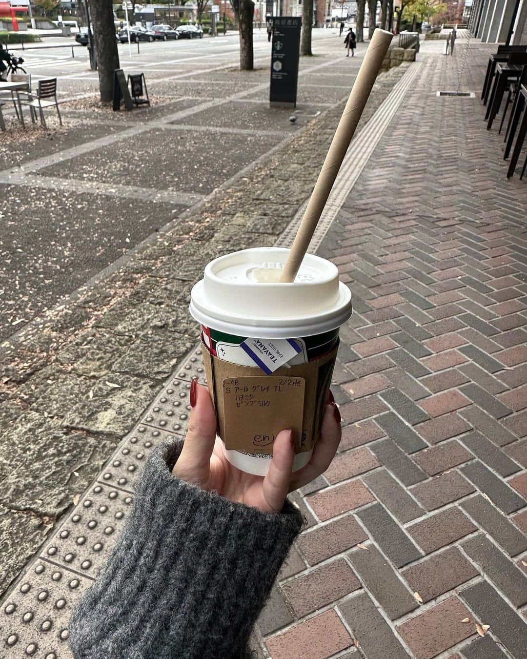 kannnaのインスタグラム：「カスタムシェア✍🏻 初めてしてみたけど美味しかった！  アールグレイティーラテに ゼンブミルク はちみつ追加 飲みやすくて美味しかった😮‍💨オススメ  #スターバックス #スターバックスカスタム  #スタバ #スタバカスタム」