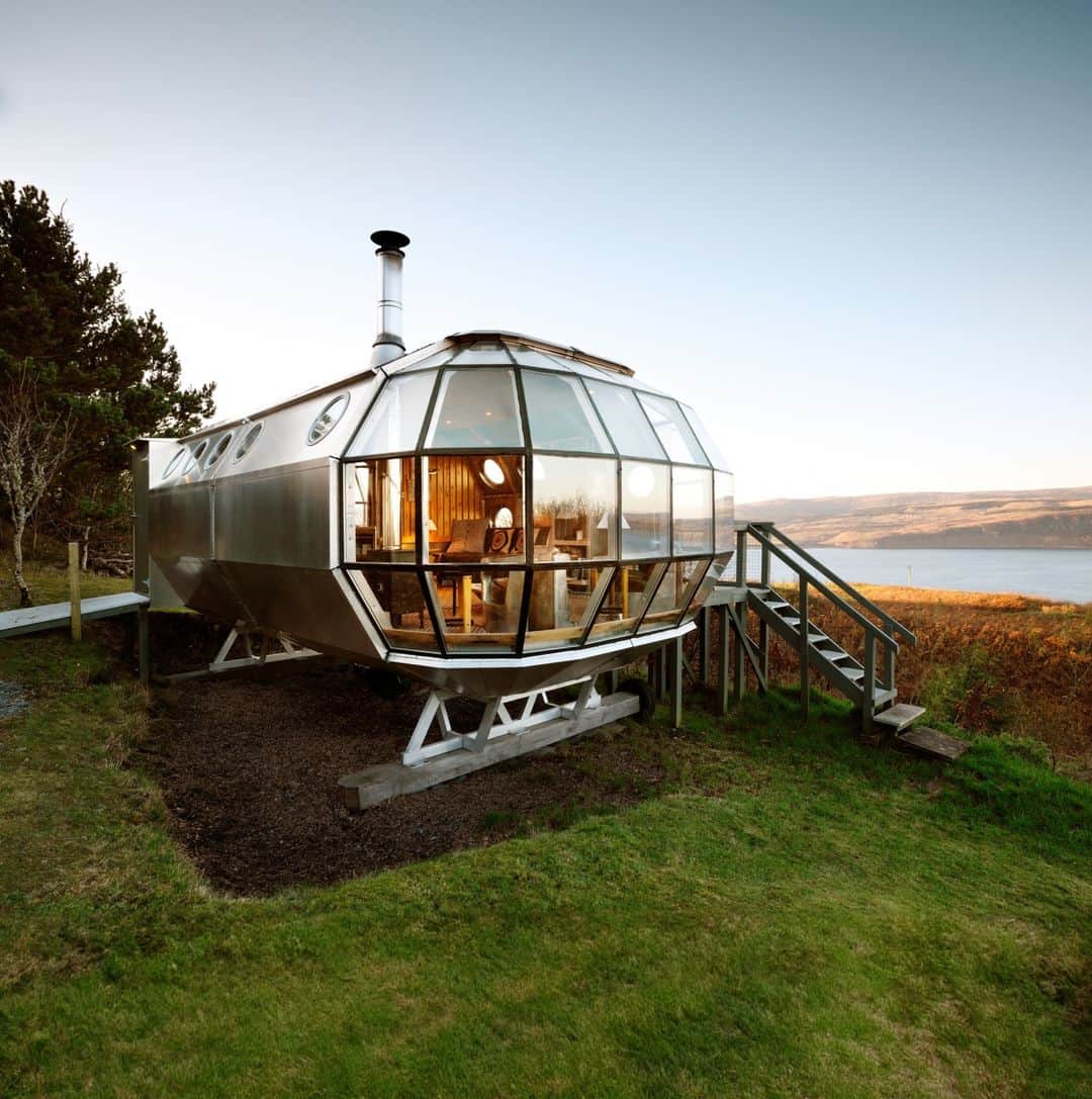 Airbnbのインスタグラム：「Gaze at twinkling constellations under a cozy tartan blanket.  🏡 AirShip 2 📍 Drimnin, Scotland, UK」