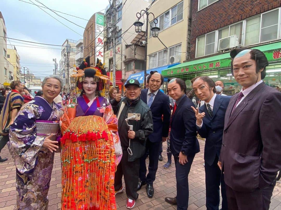 近藤サトさんのインスタグラム写真 - (近藤サトInstagram)「十条商店街を一緒にパレードさせて頂きました！大衆演劇は、 ズバリ！あったけぇ芝居です😊#大衆演劇　#章劇　#チョン烈 #着物　#花魁道中」11月16日 22時21分 - sato_greyhair