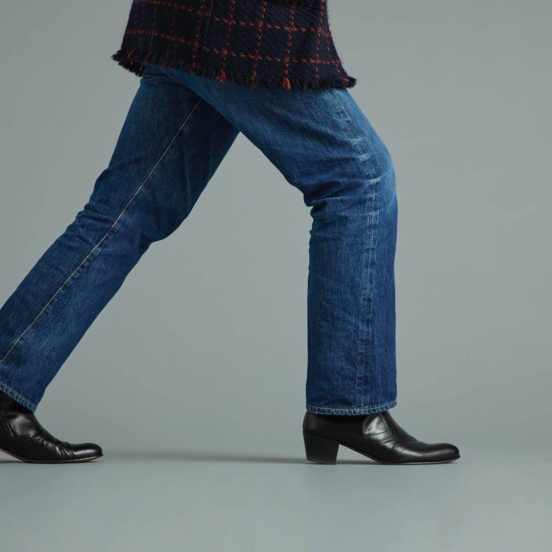 UNITED ARROWS さんのインスタグラム写真 - (UNITED ARROWS Instagram)「スペイン発のブランド＜LATINO＞からサイドジップブーツが入荷しました。昨今、ストレートやフレアといったシルエットのボトムスが流行の中心となっていますが、特に冬の季節はブーツ合わせが最有力です。そのなかでも少し足元に変化をつけるならヒールが高めのブーツがとても新鮮です。なによりのポイントは足元がシュッとして見えてエレガントになること。ぜひ、チェックしてみてください。  #UnitedArrows #UnitedArrowsMen #LATINO #ユナイテッドアローズ」11月18日 17時00分 - unitedarrows_official