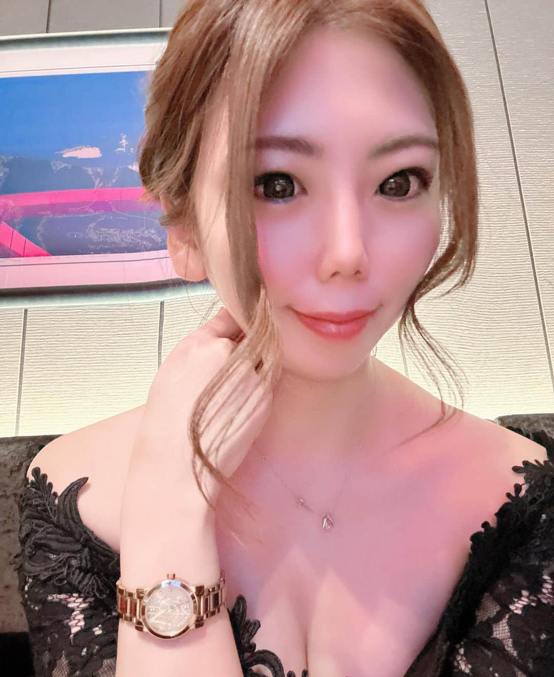 安藤ユキのインスタグラム：「11月13〜12月25日までアティポイントレースが始まりました🥺❣️  今までレースとか興味なかったんですが🤔笑  私の中でこの仕事今が頑張りどき！！って思っているので 今回のレース力の限り頑張ってみようって思ってます☺️✨  お客様にはレースとか関係なく楽しんで過ごしてもらえればと思ってますので忘年会シーズンですし 年内沢山顔見に来てくれたら嬉しいな☺️ って思ってます(*'▽'*)✨  会いに来てね☺️❤️笑  club L’Etoile ⭐️ 札幌市中央区南5西3丁目美松ビル5F  #レトワール #シンセイグループ #葵ゆき #札幌 #すすきの #北海道 #ニュークラブ #ニュークラ嬢 #すすきのニュークラ #ラウンジ #ラウンジ嬢 #キャバクラ #キャバ嬢 #ホステス #夜職 #ナイトワーク #ポケパラ #インスタ指名 #求人 #お酒好きな人と繋がりたい #キャバキャバ #きゃばきゃば#HIBIKI #ＨＩＢＩＫＩグループ」