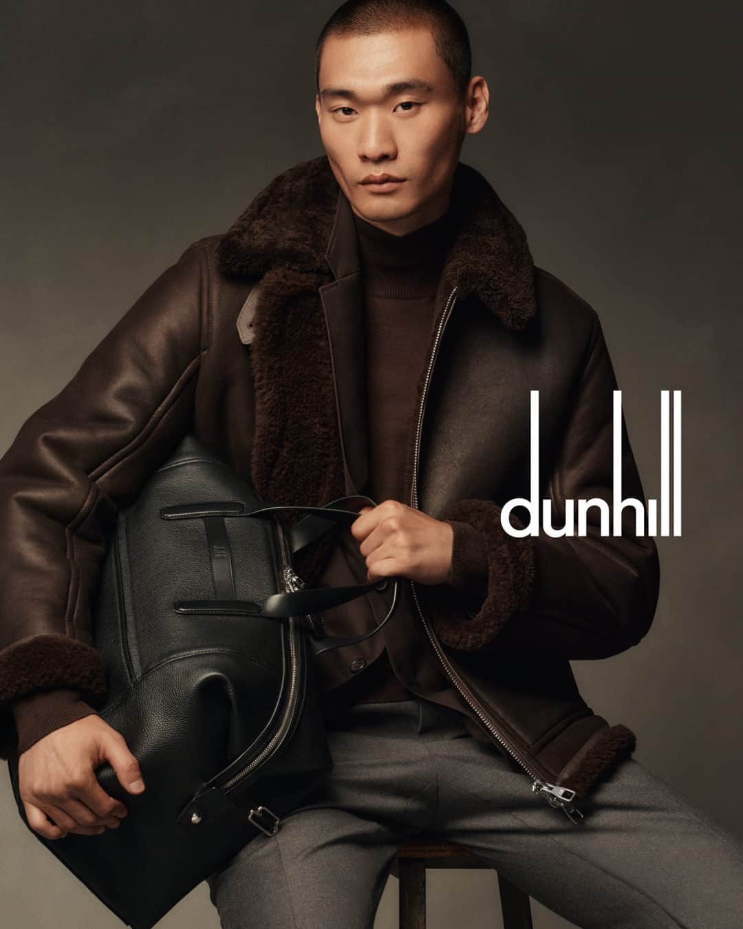 のインスタグラム：「Elegantly understated and exceptionally crafted, dunhill’s 1893 Harness leathergoods provide the finest finishing touch to your attire. Available in classic black and rich tobacco leathers, the collection might be rooted in the House’s equestrian history, but it is evolved for how men live now.  Shaped by modernity and nurtured by classicism, this season’s campaign celebrates the hallmarks of dunhill; style, innovation, and excellence, perfected over 130 years of storied history. Full story and collection available at the link in bio.  Photographed by @luisalbertorodriguezstudio and styled by @tom_guinness.  Featuring Kamui Tanaka.  #dunhillAW23」