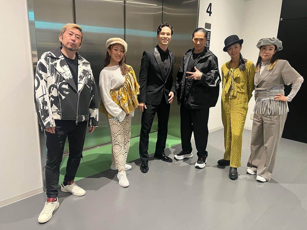 SAMのインスタグラム：「D.LEAGUE 23-24 2nd. ジャッジしてきました。  久しぶりのDリーガーたちの作品とダンスが、本当に素晴らしかった。  戦いなので勝敗は嫌でもついてしまうが、勝敗と別の次元で、それぞれのチームが素晴らしい作品とダンスを見せてくれる。  仕事なのでジャッジはするが、最高のダンスと作品を見せてくれたD.リーガー達にBig Respect。  Dリーガーのみんな、ジャッジの皆さん、MCの隆介くん、 関係者の方々お疲れ様でした。 次回も楽しみです。  #dleague #dleaguer」