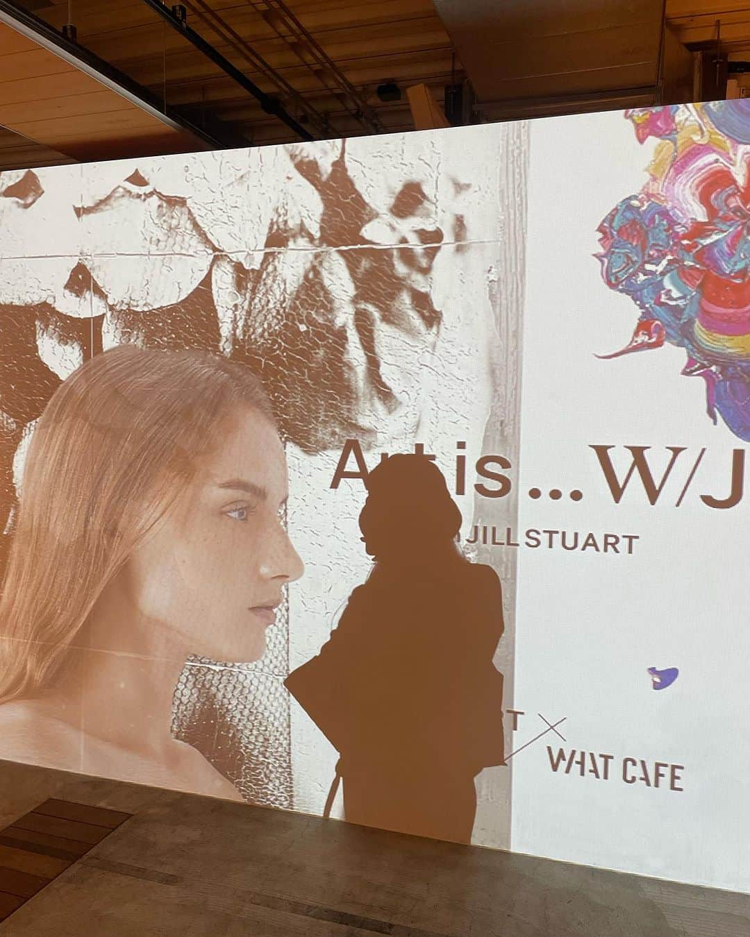 Aoiさんのインスタグラム写真 - (AoiInstagram)「「JILL STUART」の女性を応援するプロジェクト「W/J 」 その新企画であるアートコラボ「my fav W/J」☕️ @jillstuart.jp   その企画で行われた アートイベントへ行ってきました💎 場所は天王洲のアートギャラリーカフェ「WHAT CAFE」☕️  ジルの世界観が見事に描かれた作品達を体感してきました🫶 会場にはその絵がプリントされたジルのアイテムも並んでいて どれも可愛くて沢山写真撮っちゃった🥹♥️  #JILLSTUART #myfav_wj #artis_with_jillstuart #WHATCAFE #pr」11月16日 22時35分 - aoioa