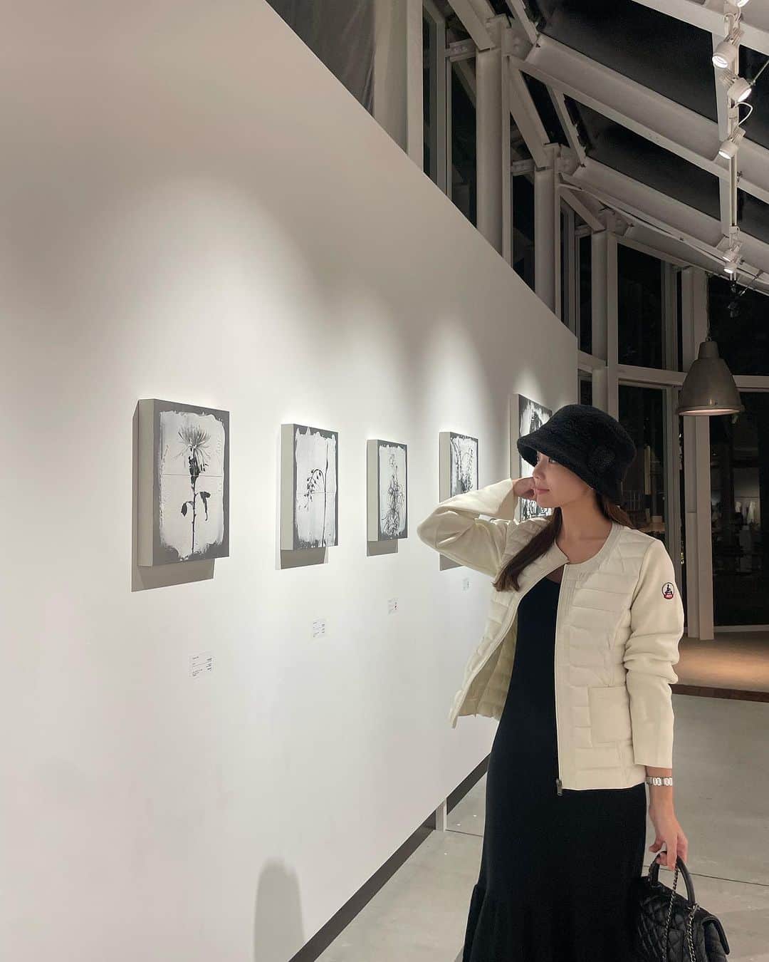 Aoiさんのインスタグラム写真 - (AoiInstagram)「「JILL STUART」の女性を応援するプロジェクト「W/J 」 その新企画であるアートコラボ「my fav W/J」☕️ @jillstuart.jp   その企画で行われた アートイベントへ行ってきました💎 場所は天王洲のアートギャラリーカフェ「WHAT CAFE」☕️  ジルの世界観が見事に描かれた作品達を体感してきました🫶 会場にはその絵がプリントされたジルのアイテムも並んでいて どれも可愛くて沢山写真撮っちゃった🥹♥️  #JILLSTUART #myfav_wj #artis_with_jillstuart #WHATCAFE #pr」11月16日 22時35分 - aoioa