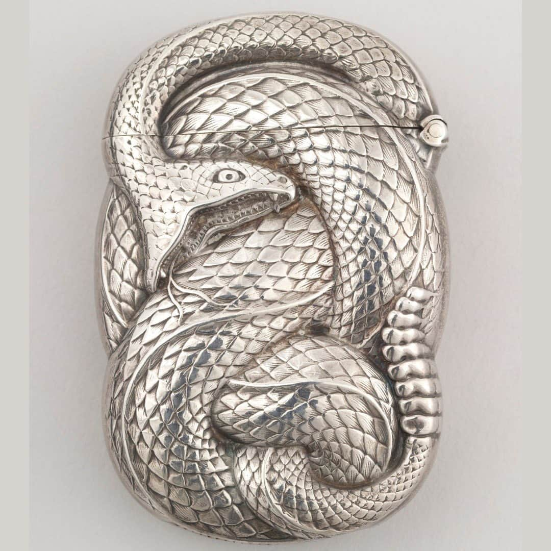 スミソニアン博物館のインスタグラム：「Please enjoy some artistic interpretations of songbirds and snakes. We were utterly unprepared for that last one.   🐍: “Coiled Rattlesnake” by William B. Kerr & Company, 1890. @cooperhewitt   🍁: “Two crested birds on a branch; autumn leaves,” formerly attributed to Zhao Boju, 18th century. @natasianart   🌳: “Root Rattlesnake” by Unidentified, 1930. @americanart   🐦: “Chuck-Wills Widow, Caprimulgus carolinensis. Brifs., Male. 1, Female. 2, Harlequin Snake” by Robert Havell, Jr., 1829. @amhistorymuseum   📕: “Literary Bird” by Max Rosenthal of American writer Cornelius Mathews, 1851. @SmithsonianNPG」