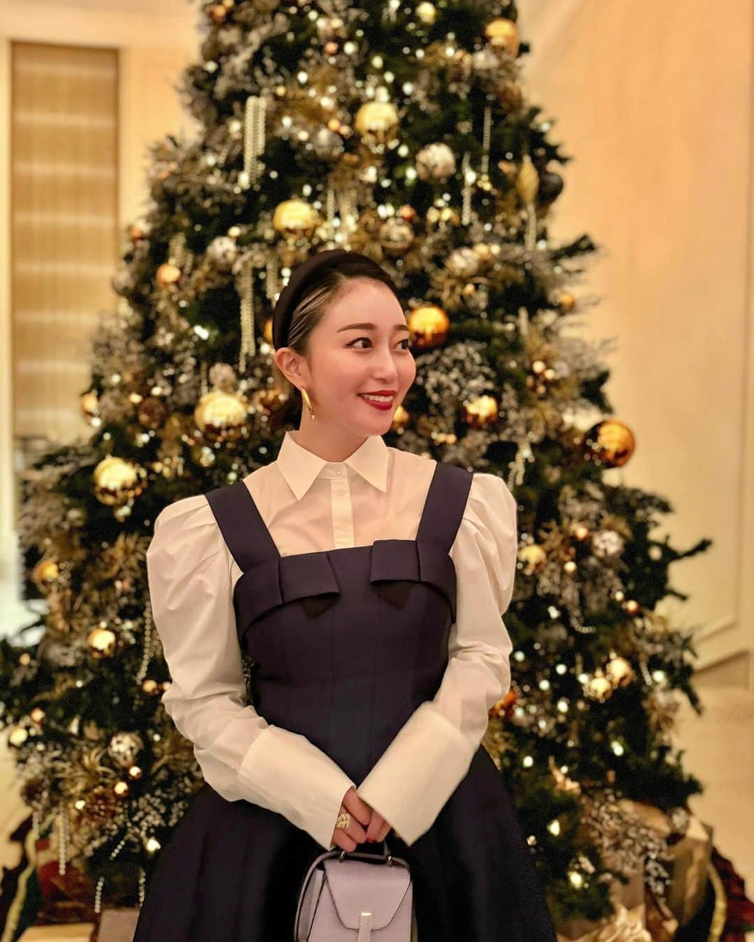 梅谷安里さんのインスタグラム写真 - (梅谷安里Instagram)「街中がキラキラしてて大好きな季節。 今年もイルミネーション たくさん見に行きたいな〜🎄✨ 今日は少しガーリーにカチューシャつけてみた😝 #🎄 #christmas」11月16日 22時39分 - anriworld