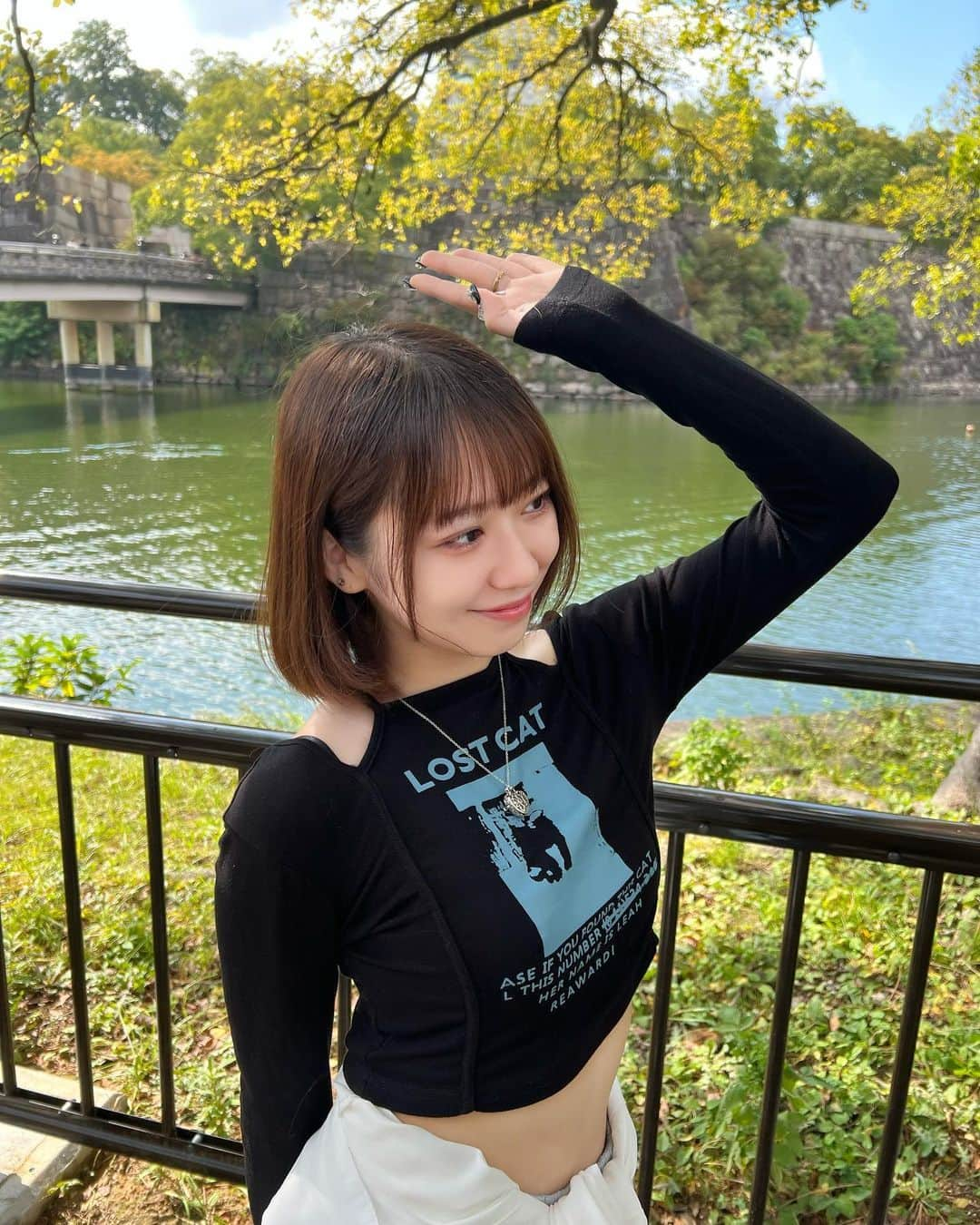 野中美希のインスタグラム：「🩵🤍🖤 全国ツアー大阪公演の朝、大阪城にメンバーと行ってきました！朝活楽しかったです☺️ . この日の写真は生写真でも販売されているので、ぜひチェックよろしくお願いします✨ #helloproject#morningmusume23#モーニング娘#モーニング娘23#野中美希#ちぇる」