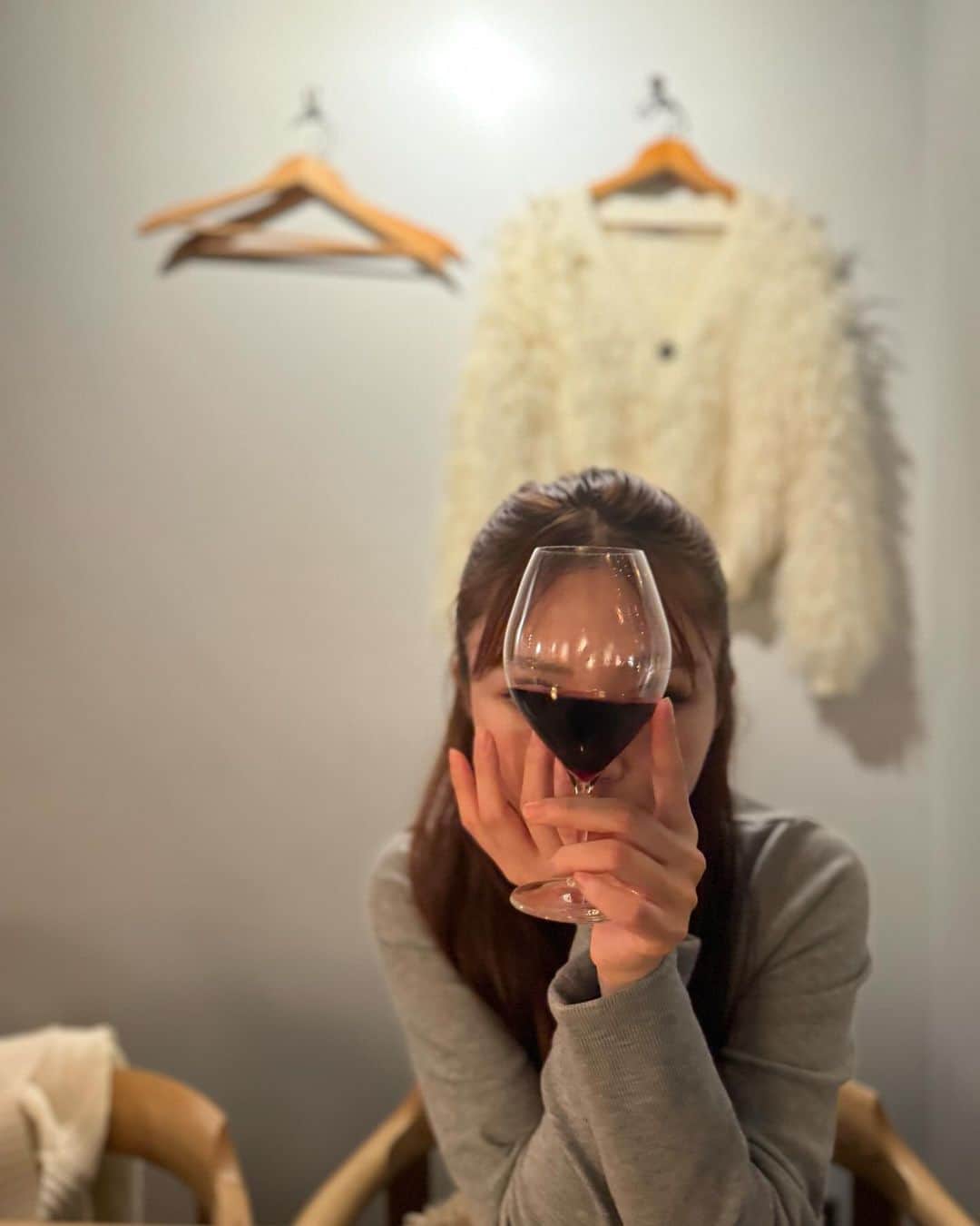 徳本夏恵（なちょす）さんのインスタグラム写真 - (徳本夏恵（なちょす）Instagram)「happy birthday my princess。 @nidbistro   大親友のお誕生日祝いは特別なものにしたくて、 テイスティングワインと共にずーっときてみたかったビストロに。 一口一口から暖かみと、 繊細な味付が口の中に広がって。 いつもあったかいみゆと食べるから余計に暖かい味やなって。 どんな時も味方でいてくれるみゆには、 甘えてしまう事もあるけども、 そんなみゆにいつもありがとうでいっぱい。 毎年大げさやけど、 生まれてくれてほんまにありがとう。 素敵な25歳にしよね❤︎  #nidbistro #hpb #誕生日ディナー」11月16日 22時44分 - nachos_kimono