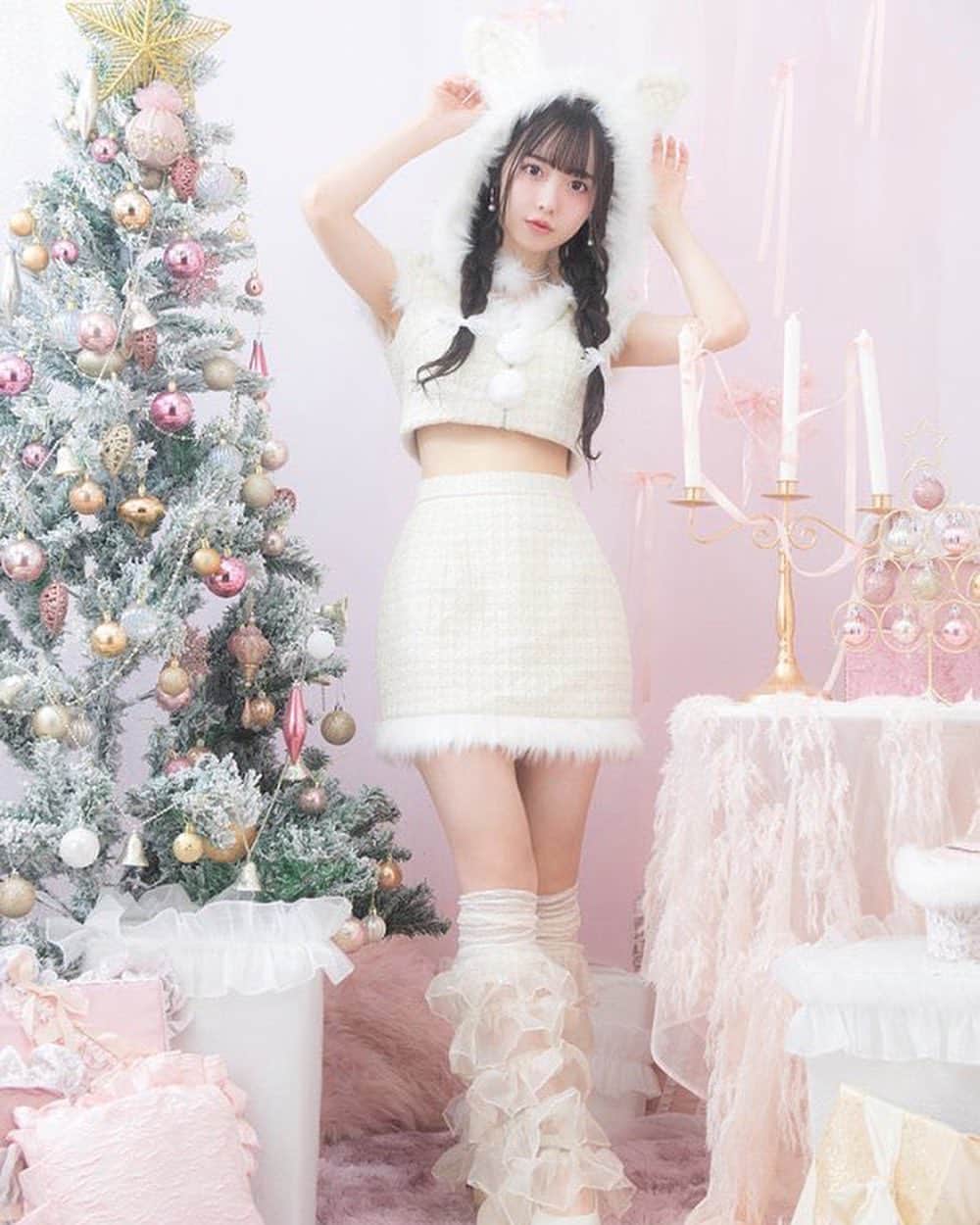 松本ももなのインスタグラム：「ももうさサンタさん好き？🐰ྀི サンタさんホワイトも可愛い🤍  🎀嬉しいおしらせ🎀  sugarnine × LARME のモデルを務めました✨ サンタコレクション2023🎄大好きなふーりーと一緒です🤍  初めて衣装のモデルさんをしました🎉 サンタさんに変身できてとっても嬉しいです🤶🏻  みんなのおかげでかわいいぽしごとができて 可愛いぽしらせをする時に喜んでくれるだろうなぁって ファンの方を思ってワクワクして報告してるよ！  いつも信じてついてきてくれて 味方になってくれて応援してくれて本当にありがとう♡  可愛いサンタさんにたーくさん変身しました🎅🏻 お好みのサンタさん見つけてね♡  オフショットも沢山あるので楽しみにしててね✨  #PR #LARME #sugarnine #サンタ #サンタさん #サンタコス #cosplay #cos #cosplaygirl #cosplayer #コスプレ  #高嶺のなでしこ」