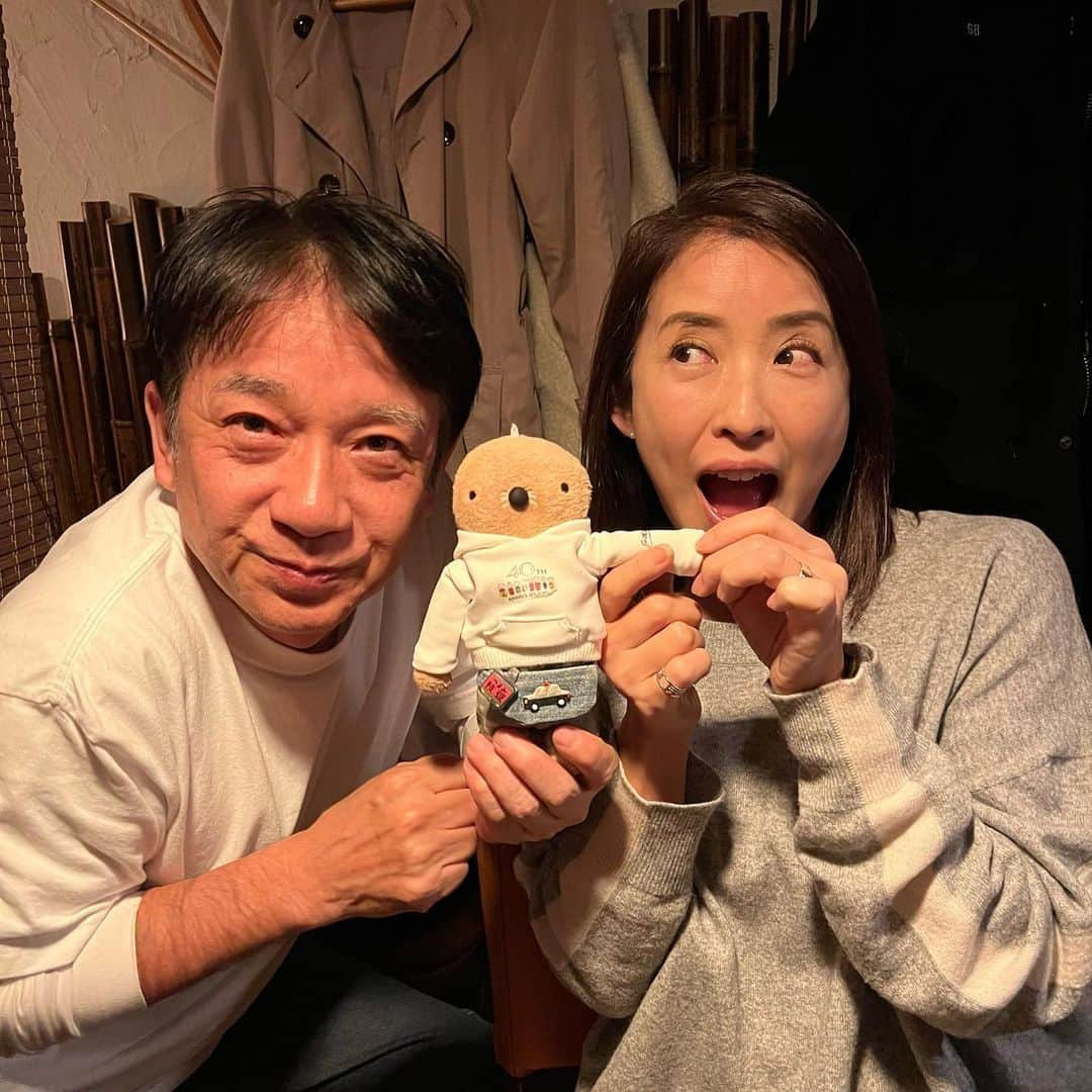 江口ともみさんのインスタグラム写真 - (江口ともみInstagram)「久しぶり。。ってかオラは初めましてだけど ミスターちんさんと会ったんだー❣️  今年60歳の還暦だって‼️見えないよねー😆 全然若い✨もうさ、いっぱい笑って腹筋や顔の筋肉が痛くなっちゃったよぉ🤣  うちにお宅拝見で来たりもしたんだよねぇ🏠  奥さんめっちゃ可愛くてもったいないくらいだったよぉ😆✨ちんおじちゃんオラを最初見た時めっちゃ怪訝な顔してたけど、奥さんはオラの事わかってくれたんだ❣️またオラと遊んでねー💕💕💕  #fumofumosan #フモフモさん #もぐたろう #ミスターちんさん #久しぶりの再会 #楽しかった」11月16日 22時45分 - tomomin.eguchi