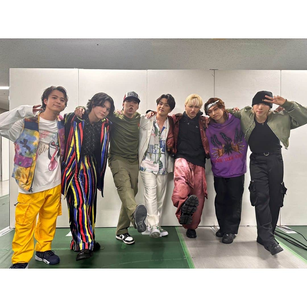 和田颯さんのインスタグラム写真 - (和田颯Instagram)「. #ベストヒット歌謡祭 2023 酔っ払いハイボールブギからのD.U.N.K.ありがとうございました！ 豪華すぎる方々とのサイファー最高すぎました❤️‍🔥 初手かなりの緊張でしたが日高くんのラップで踊るのが楽しすぎて一瞬でした🤣 貴重な時間すぎたなー！ またみんなで色々やりたい！！！ ありがとうございました🫶」11月16日 22時45分 - da_ice_hayate_wada