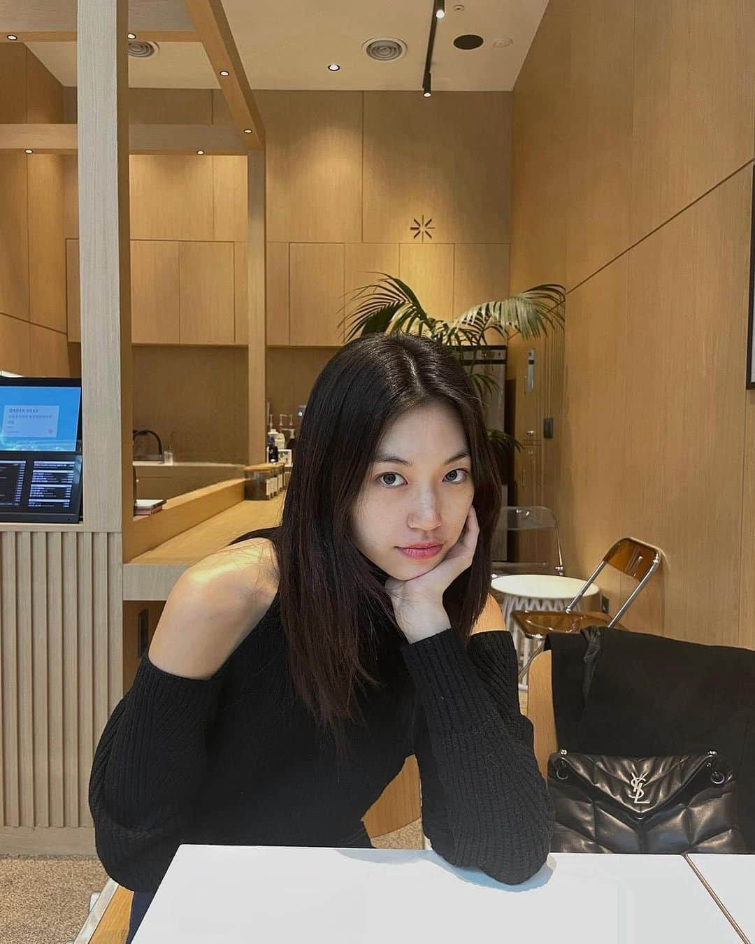 キム・ドヨンさんのインスタグラム写真 - (キム・ドヨンInstagram)「Doyeon Instagram update🖤」11月16日 22時47分 - weme.doyeon